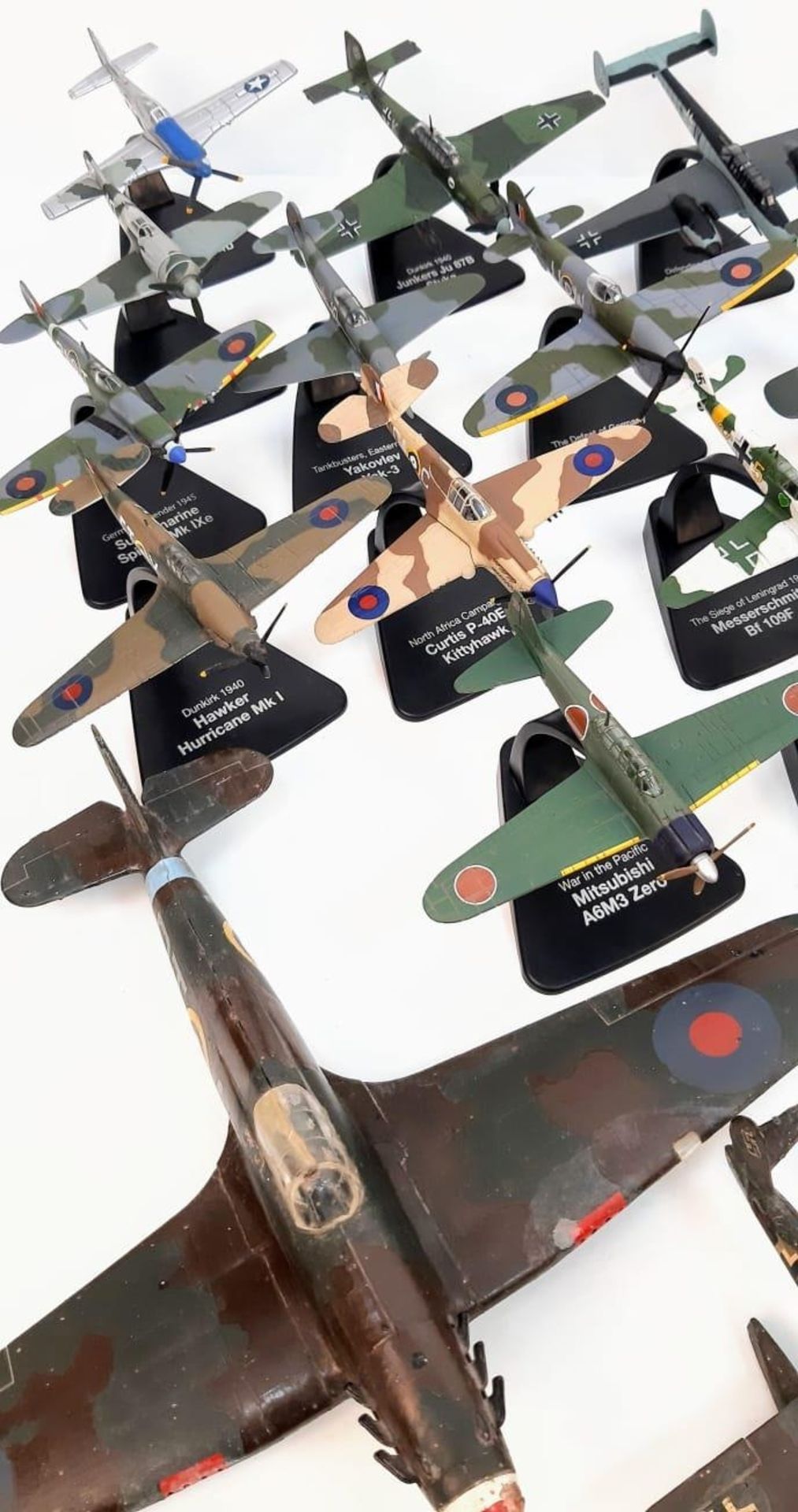 A Collection of Battle of Britain Model Fighter Planes. Over thirty die-cast metal planes with - Bild 2 aus 8