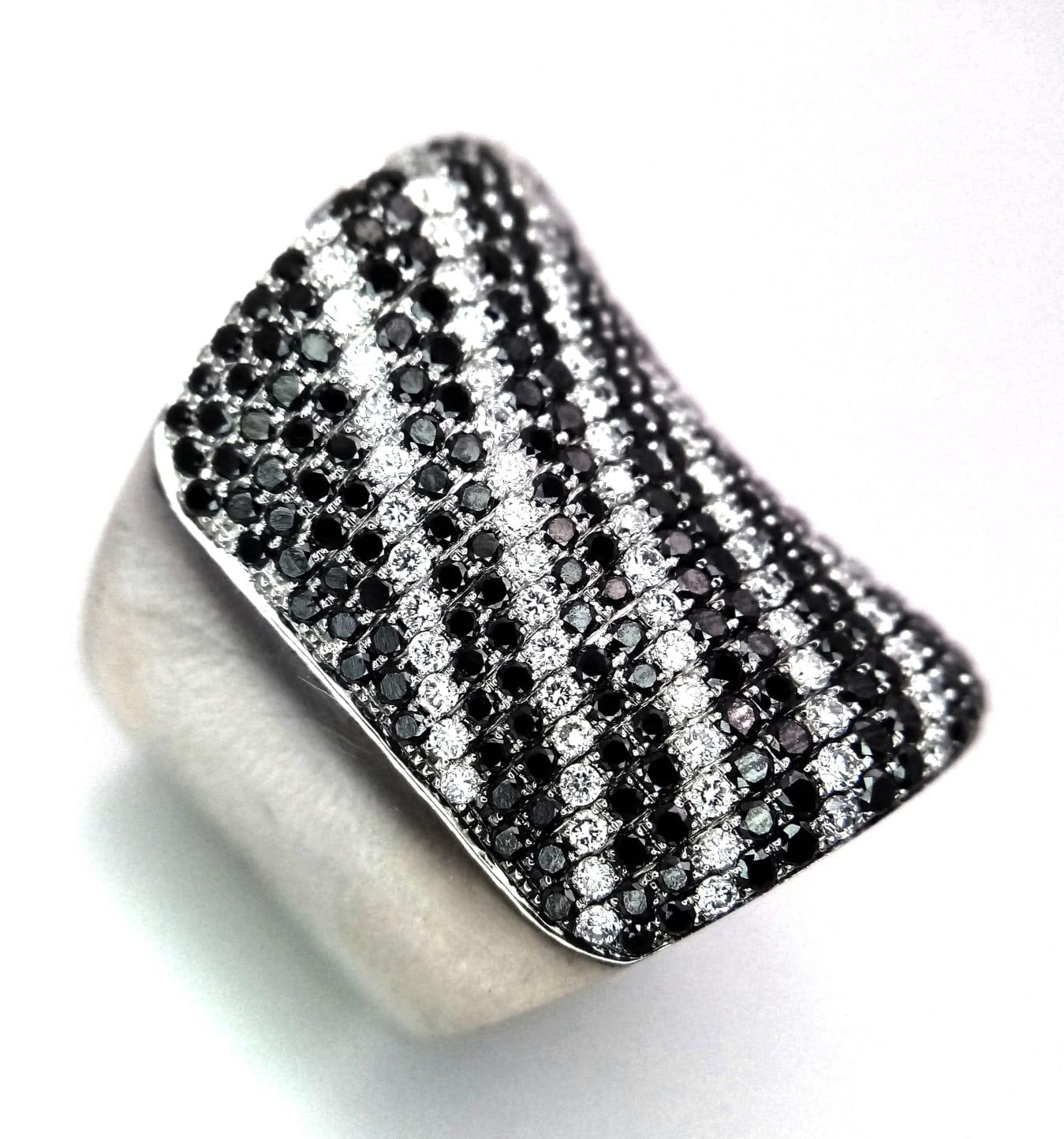 An Incredible Black and White Diamond 18K Gold Dress Ring. This cylindrical masterpiece has over 200 - Image 2 of 5