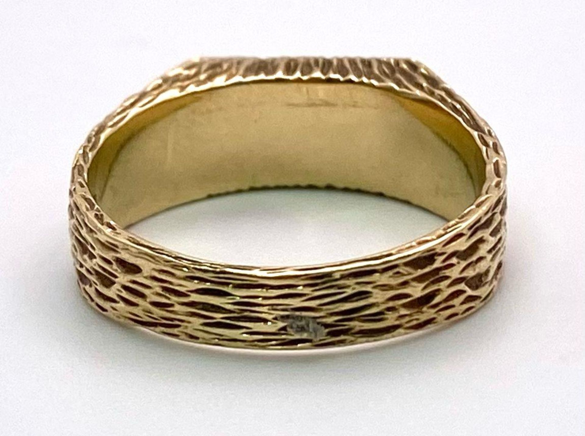 A Vintage 9K Yellow Gold and Diamond Signet Ring with Bark-Effect Decoration Throughout. Size Q/R. - Image 3 of 4