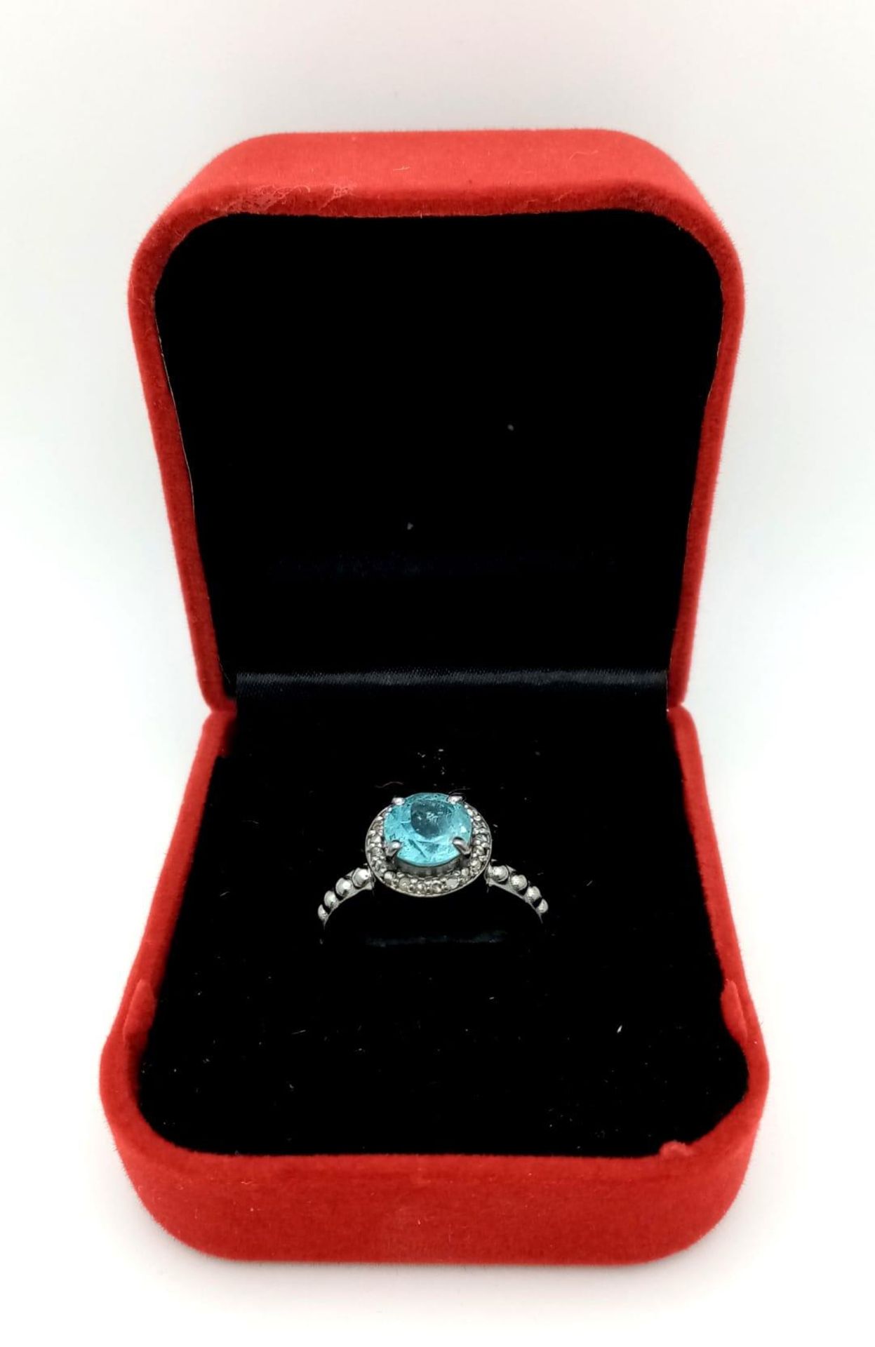 A Blue Topaz and Rose Cut Diamond 925 Sterling Silver Ring. Blue Topaz- 1.50ct. Diamonds- 0.22ctw. - Bild 5 aus 5