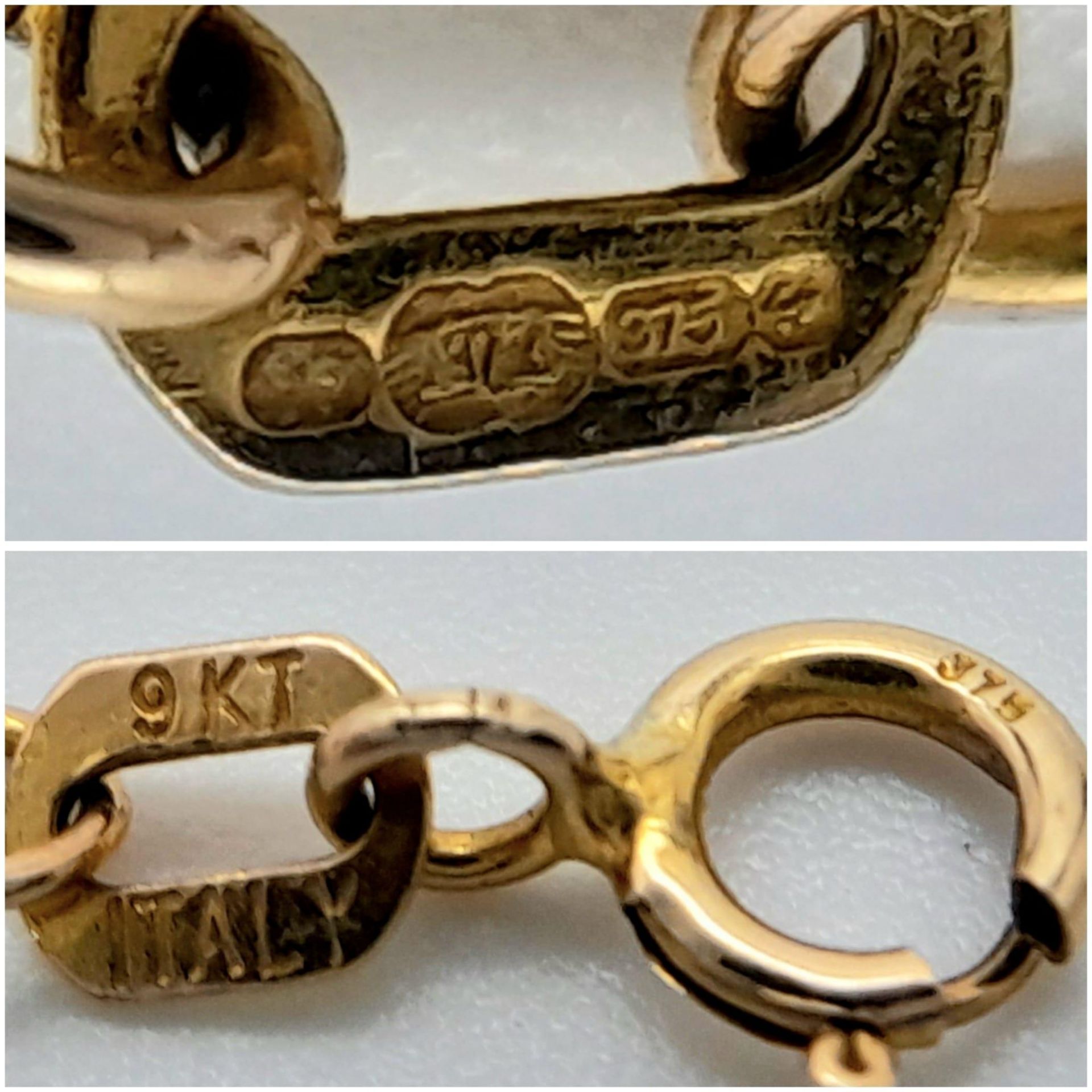 An Italian 9K Yellow Gold Twisted Flat Curb Necklace. 60cm length. 2.31g weight. - Bild 5 aus 5