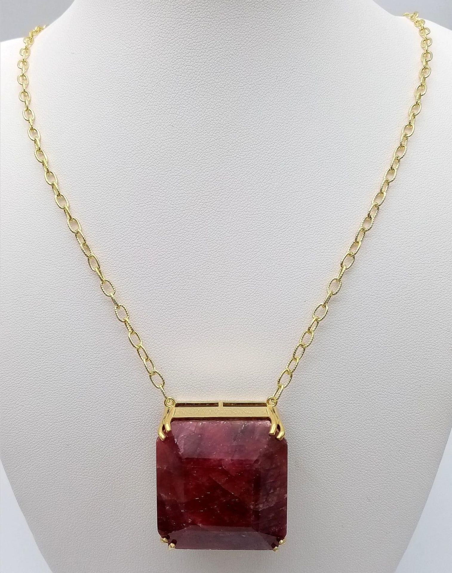 A Square-Cut 237ct Ruby Pendant in Gold Plated 925 Silver on a Gold Plated 925 Chain. Pendant 3cm - Image 5 of 9