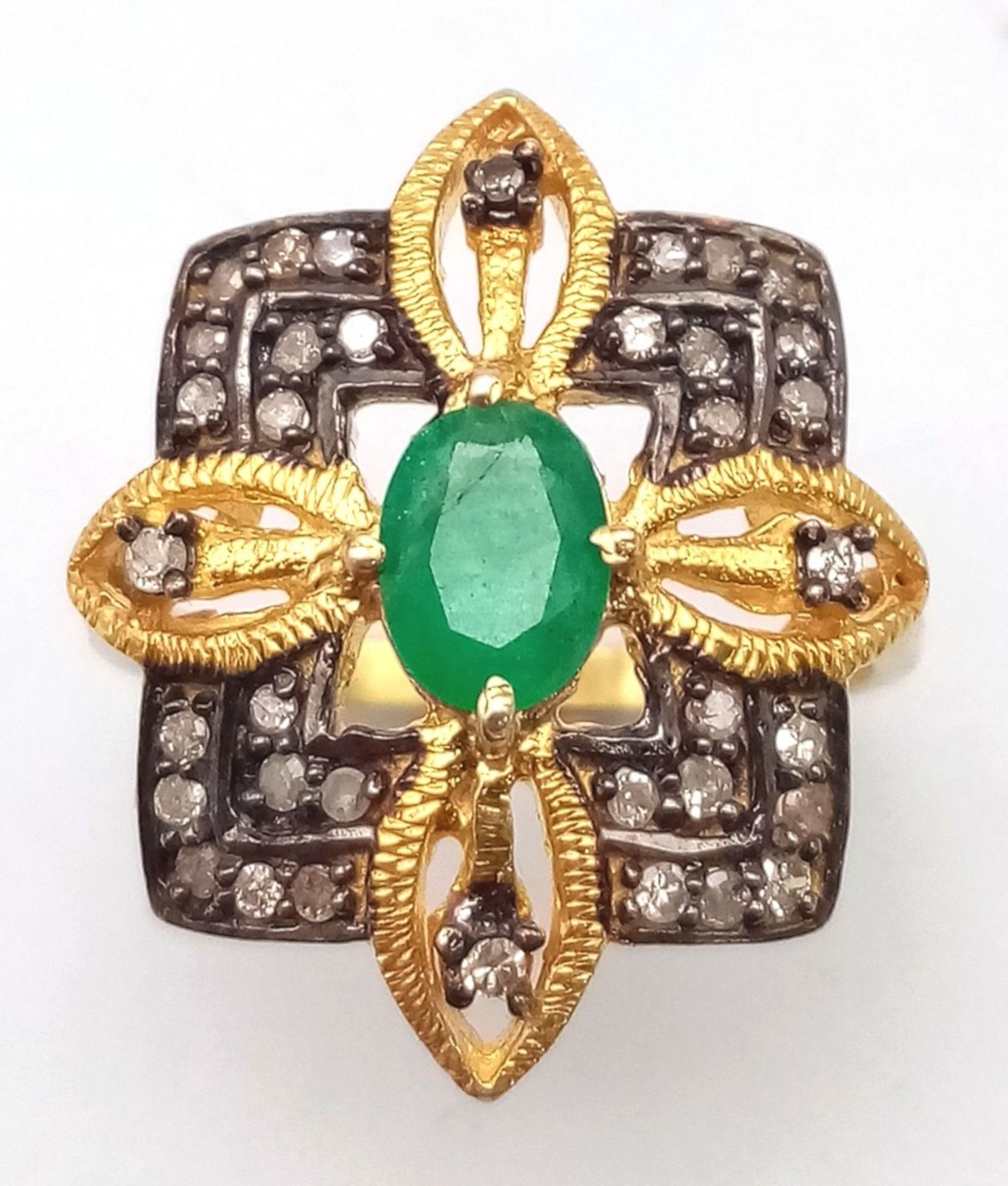 A Zambian Emerald and Diamond Ring set in Gold Plated 925 Silver. Weight - 3.80g. Emerald- 0.40ct. - Bild 2 aus 5