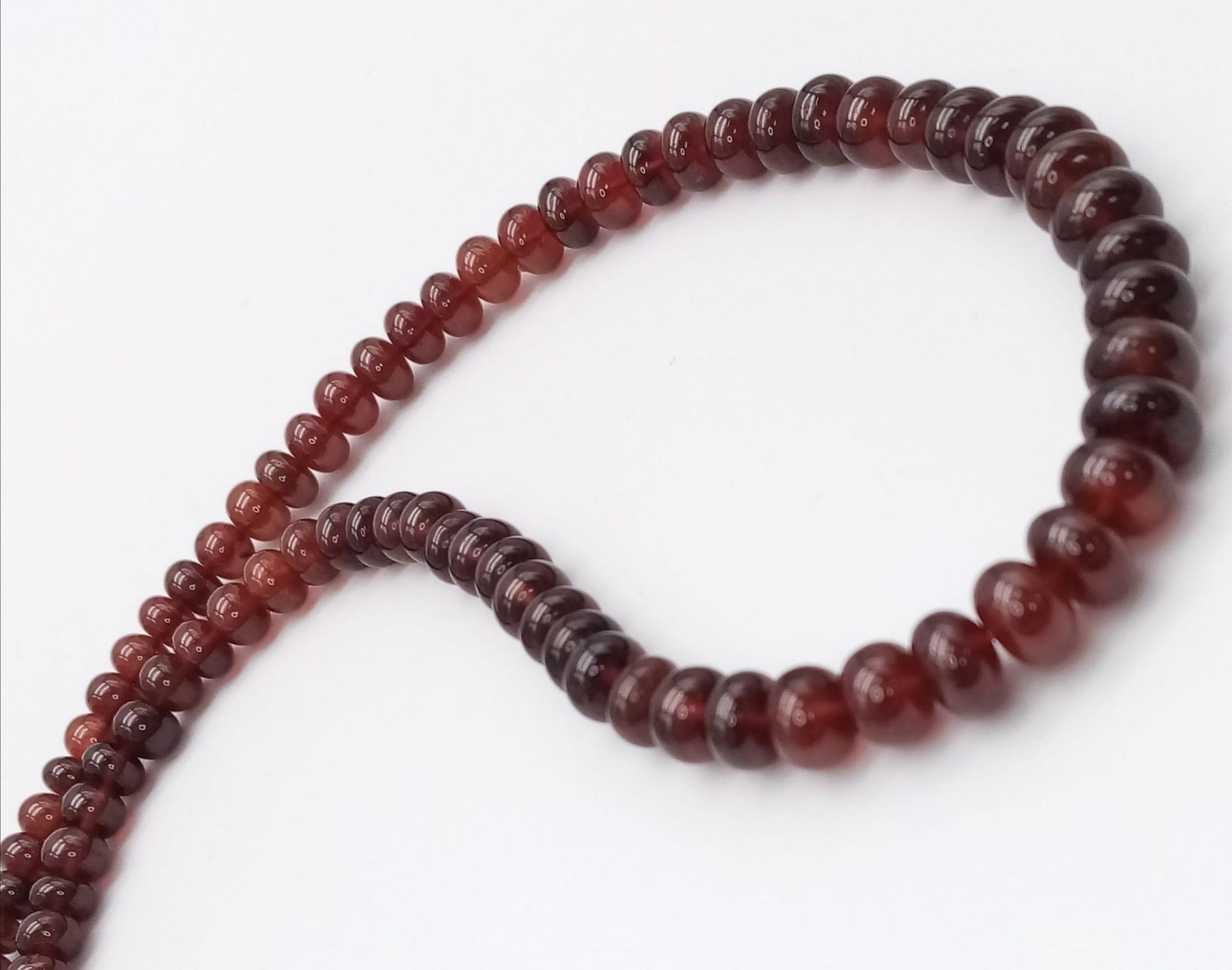 A 250ctw Garnet Rondelle Gemstone Necklace with Citrine Clasp set in 925 Silver. 42cm length. 49. - Image 5 of 8