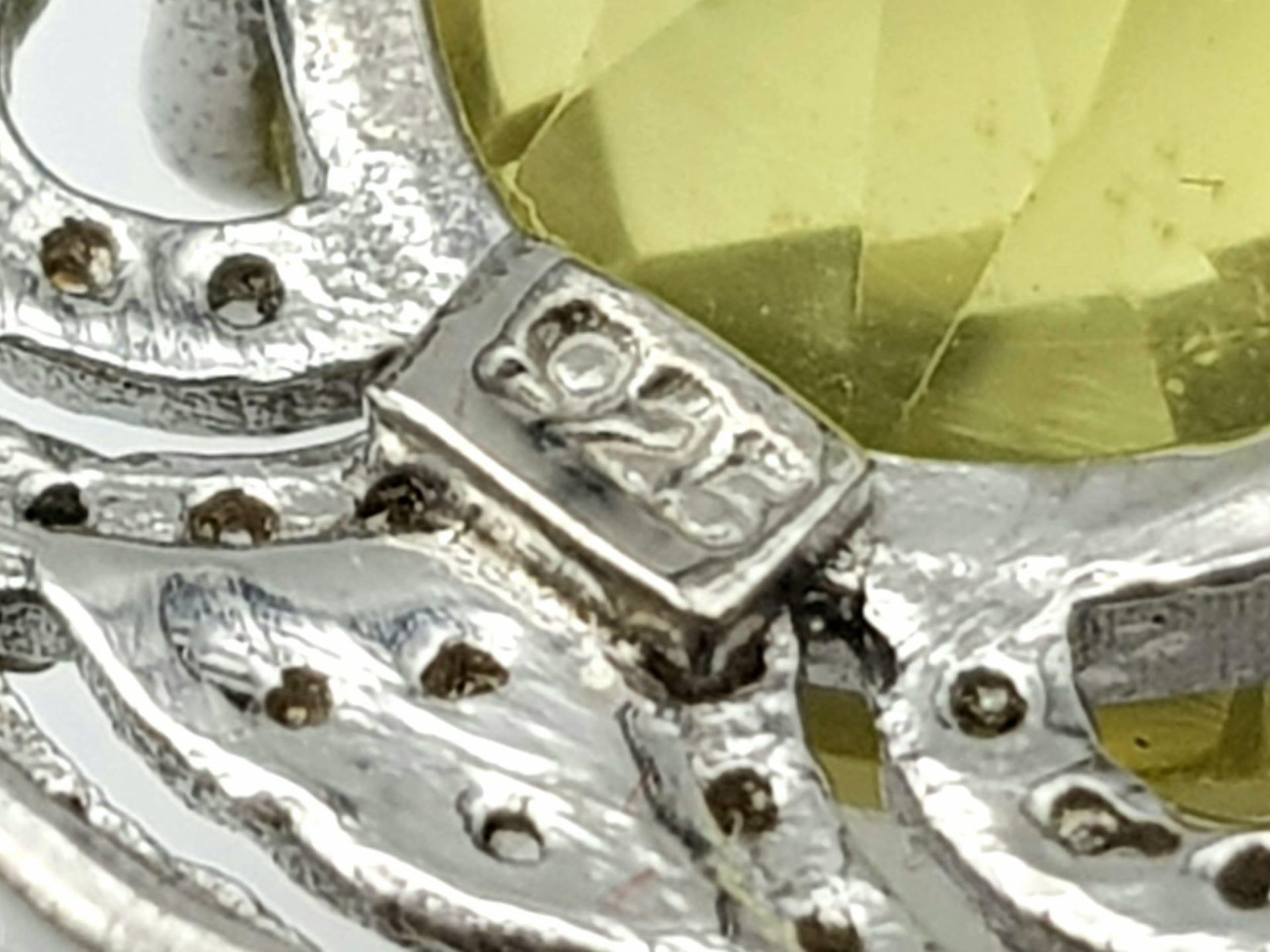 An Oval Faceted Lemon Quartz and Diamond Art Deco Style Pendant set in 925 Silver. 4cm. Weight - 7. - Bild 5 aus 6