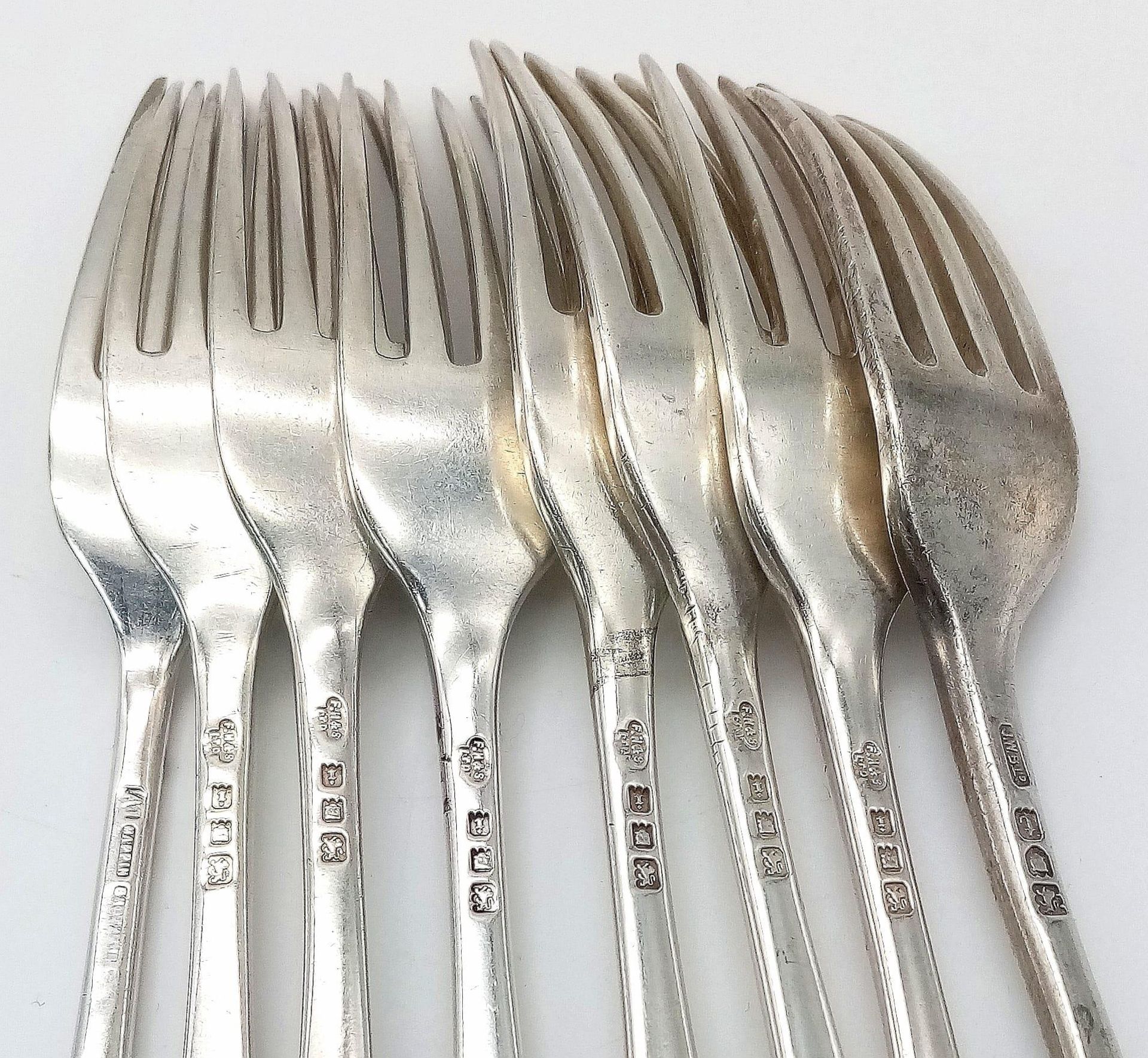 Eight Antique Mid-Size Sterling Silver Cutlery Forks. 17cm. Hallmarks for London 1924. 407g weight. - Bild 2 aus 2