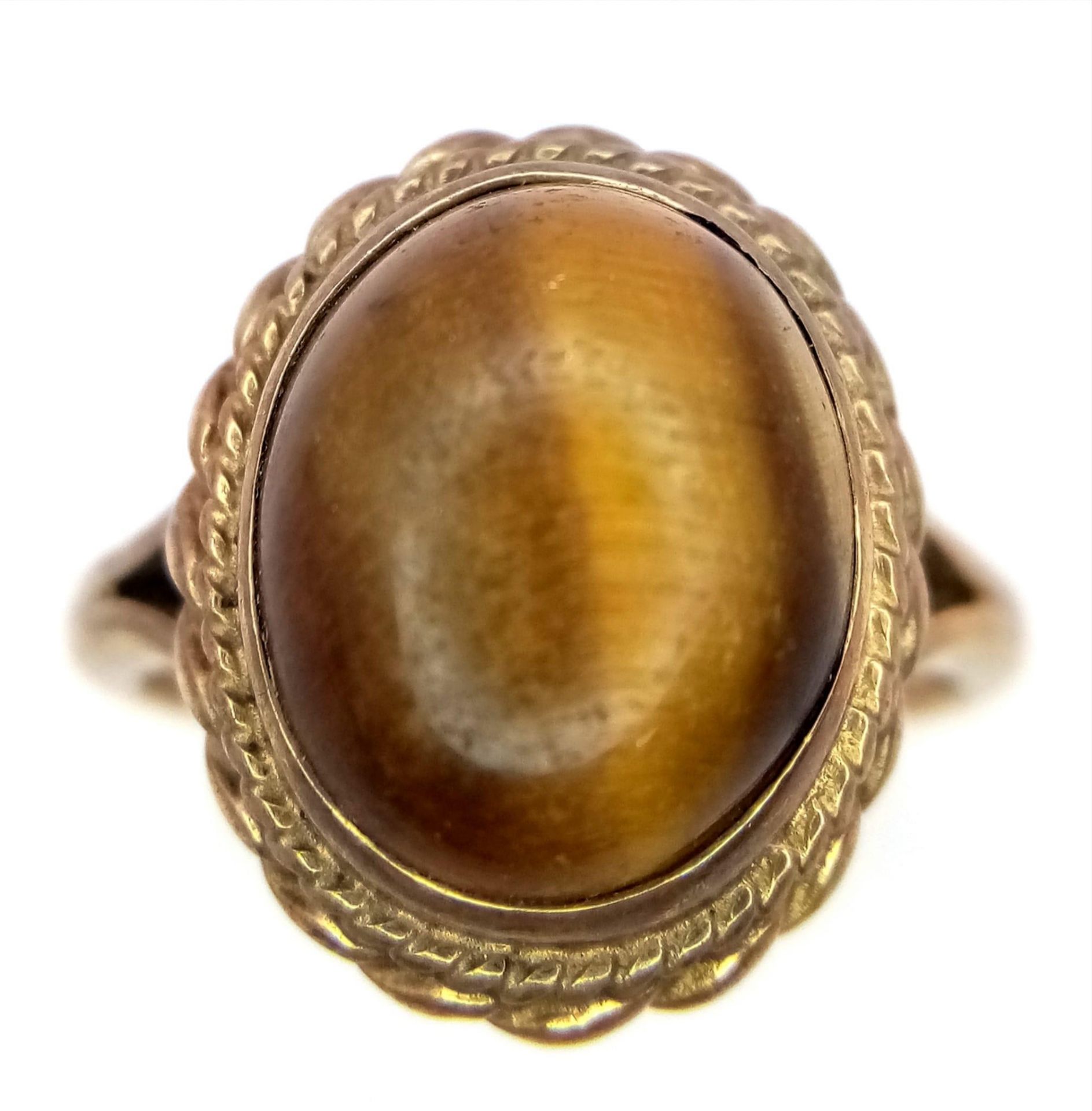 A Vintage 9K Yellow Gold Tigers Eye Cabochon Ring. Size N. 5g total weight.