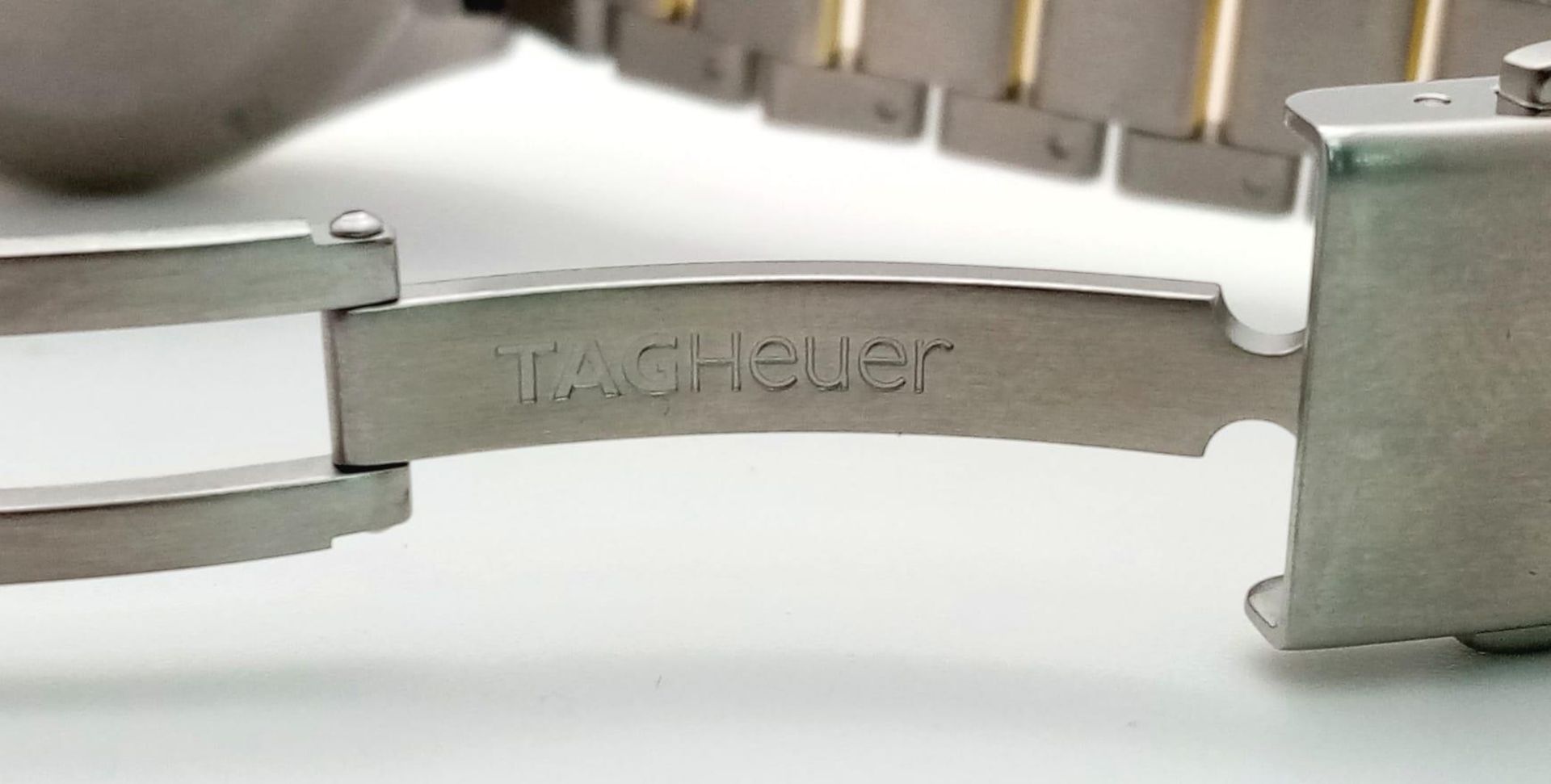 A Tag Heuer Aquaracer Ladies Quartz Watch. Two tone gold plated steel bracelet and case - 32mm. - Bild 9 aus 13