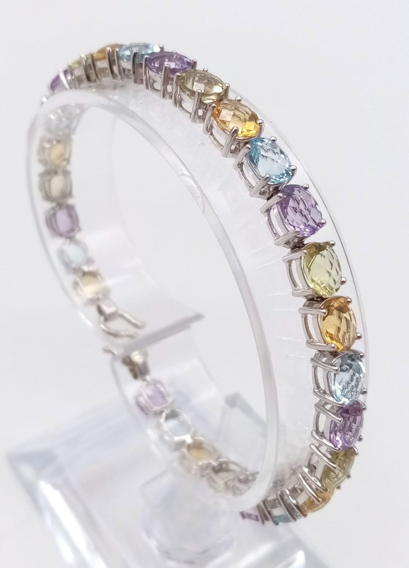 A 9K White Gold Multi-Gemstone Tennis Bracelet. Includes beautifully oval-cut faceted amethyst, - Bild 3 aus 6