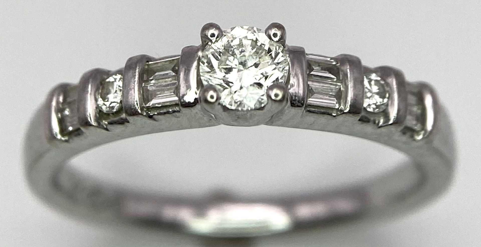 18kt White Gold, Diamond Ring. Centre Stone, 0.30ct Round Cut Diamond, is accented by shoulder - Image 2 of 5