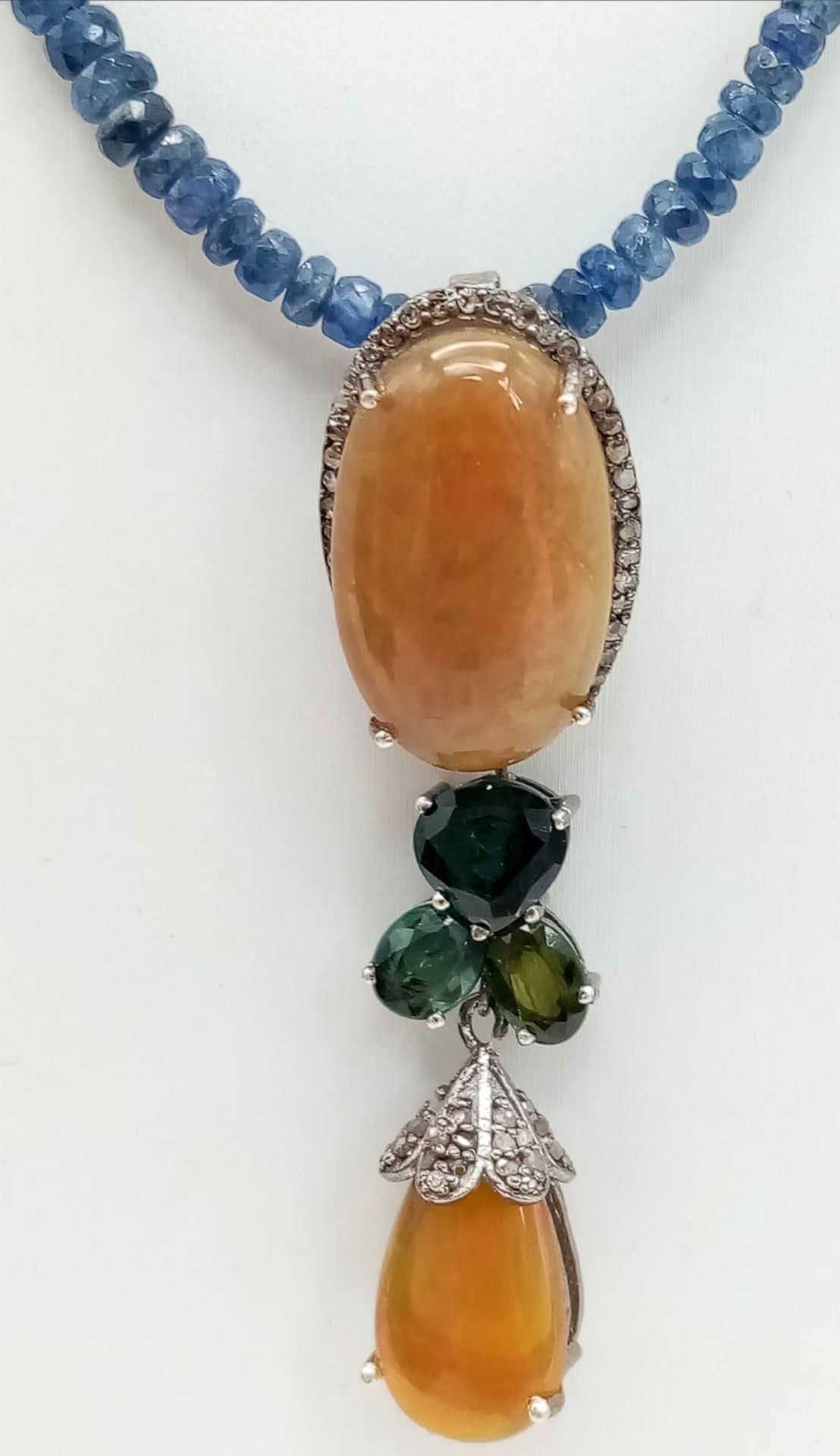 An Opal and Sapphire Bead Necklace with Diamonds. Two Opal Pendants with a halo of diamond accents - Bild 3 aus 5