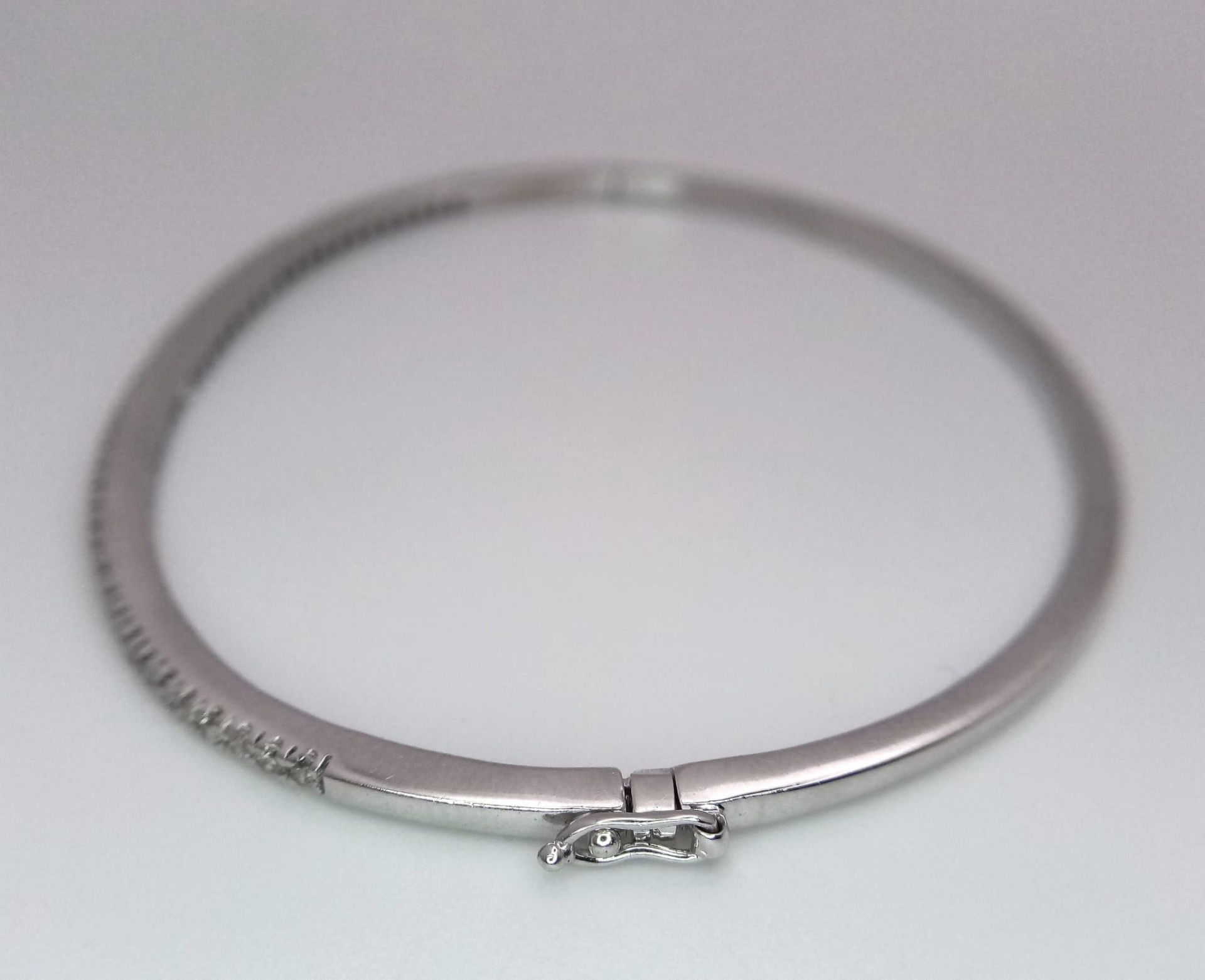 Superb 18kt White Gold, Diamond Set Bangle. With a safety, hinge release this beautiful bangle - Image 3 of 4