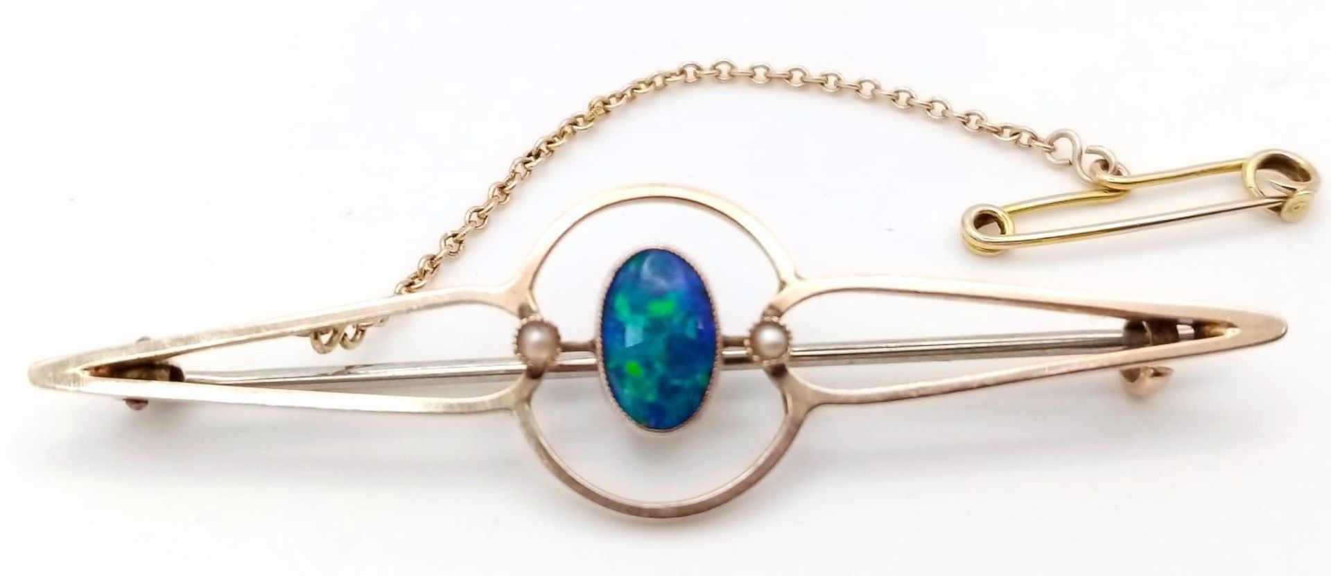 An Antique Australian Black Opal Bar Brooch. 6cm. Pin has been replaced. Fitted box. 3.8g - Bild 2 aus 4