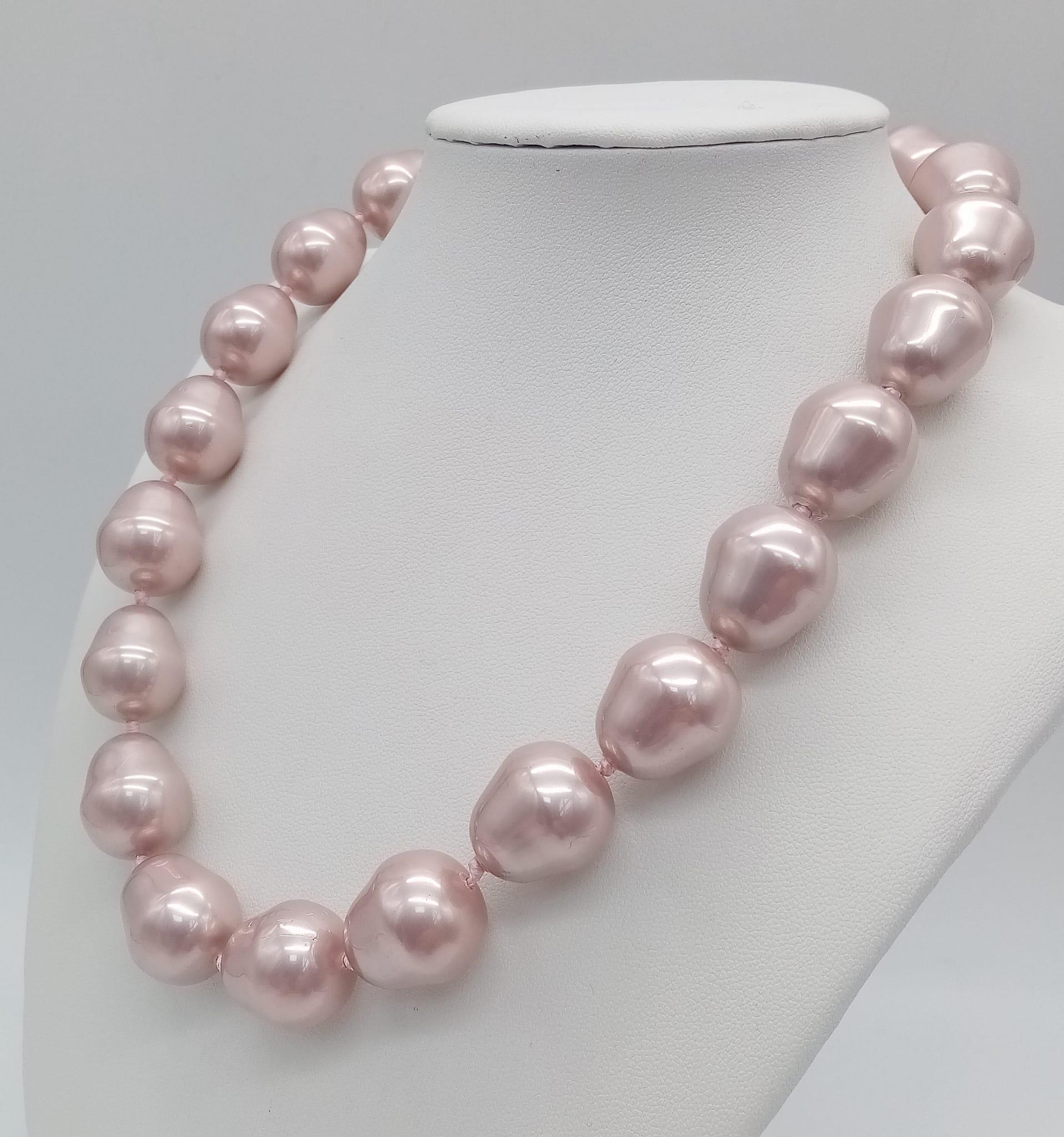 A Spring-Time Statement Lavender South Sea Shell Large Bead (Baroque form) Necklace. 20mm beads. - Image 2 of 4