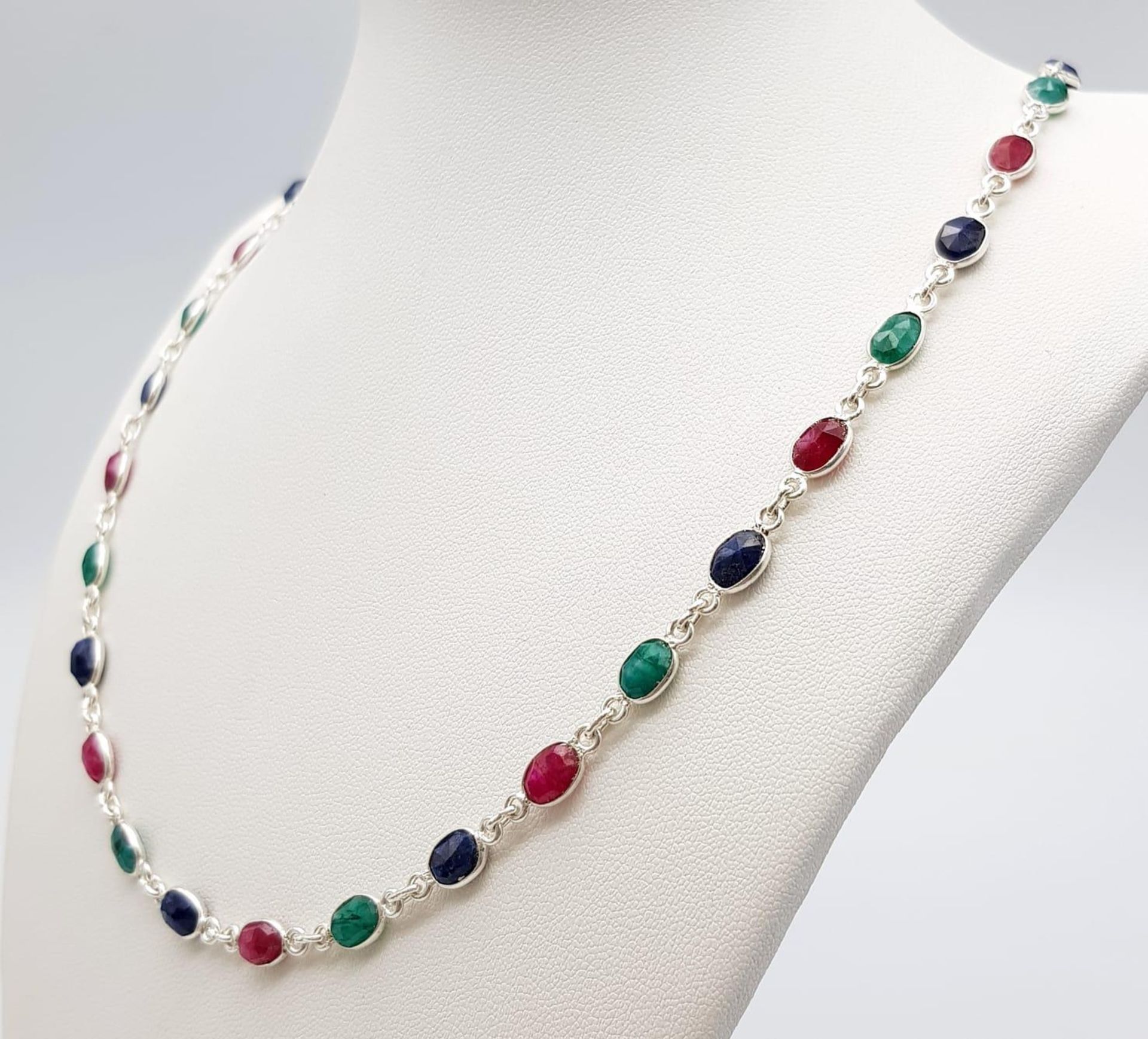 A Ruby, Emerald and Sapphire Necklace on 925 Silver. 54cm length, 0.7cm gemstones, 15.53g total - Bild 3 aus 5