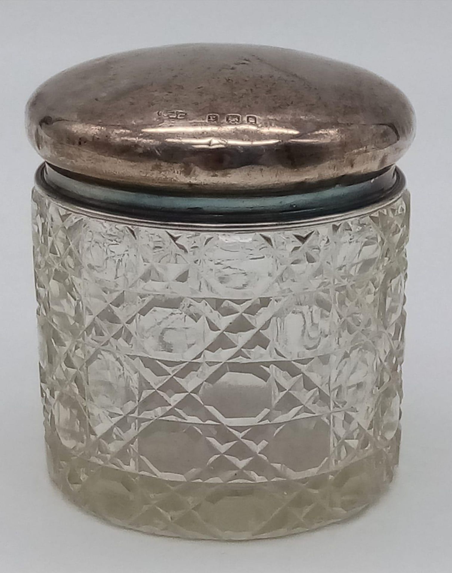 A HALLMARKED SILVER ANTIQUE VINTAGE LIDDED CRYSTAL POT. TOTAL WEIGHT 104.8G SILVER LID IS 9.5G.