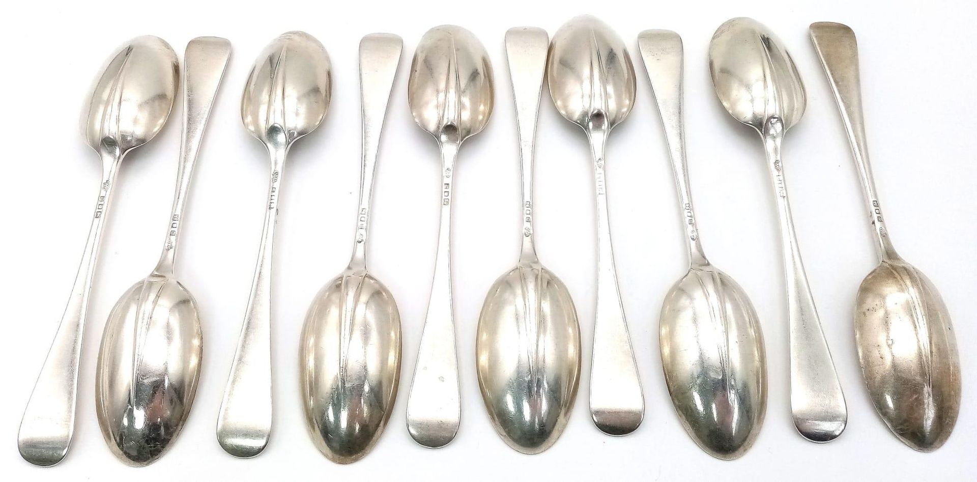 Ten Mid-Size Sterling Silver Antique Spoons. 17cm. 546g total weight. Hallmarks for London 1924. - Bild 2 aus 3