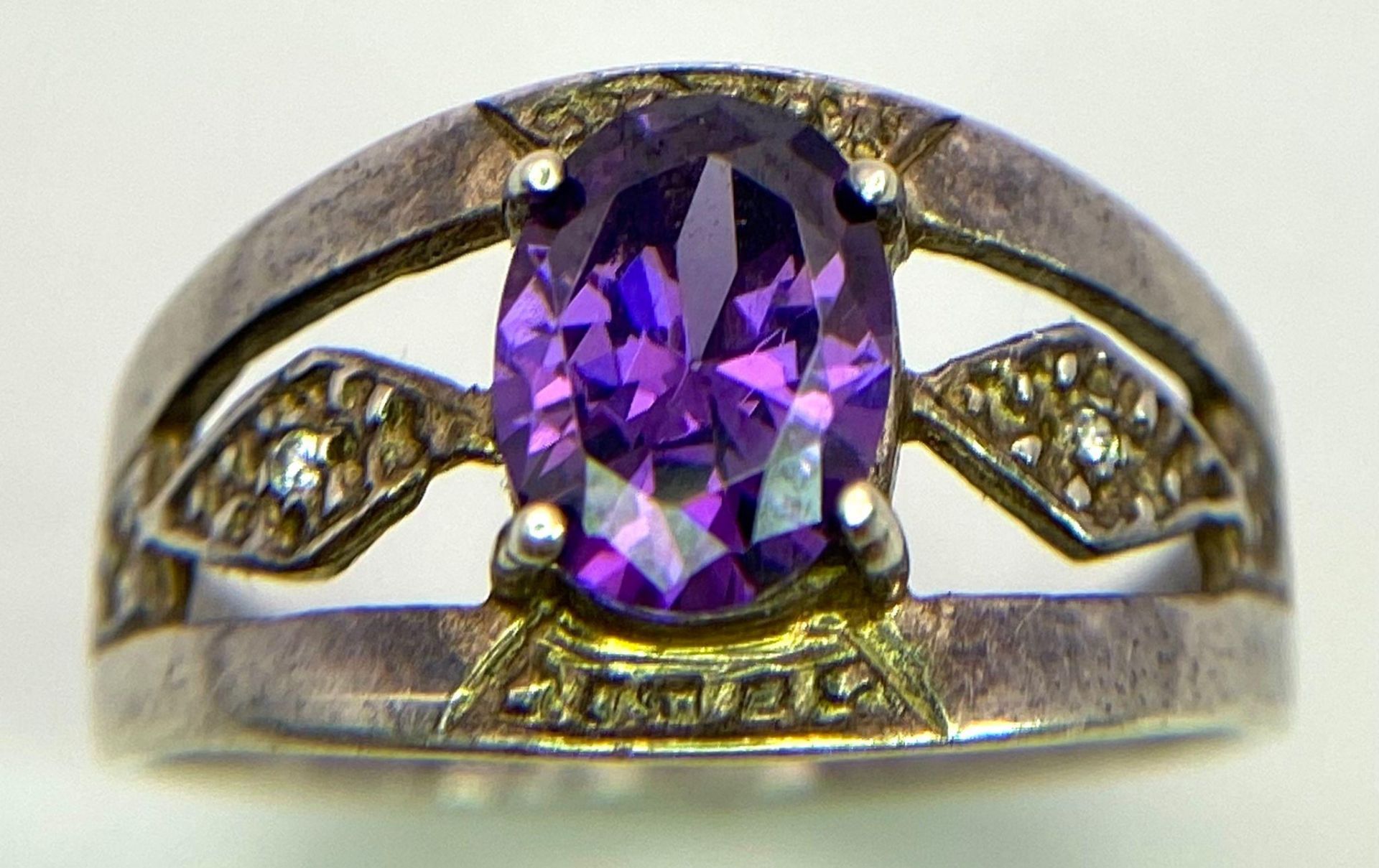 An Amethyst and 925 Silver Ring. Size P. - Bild 2 aus 4