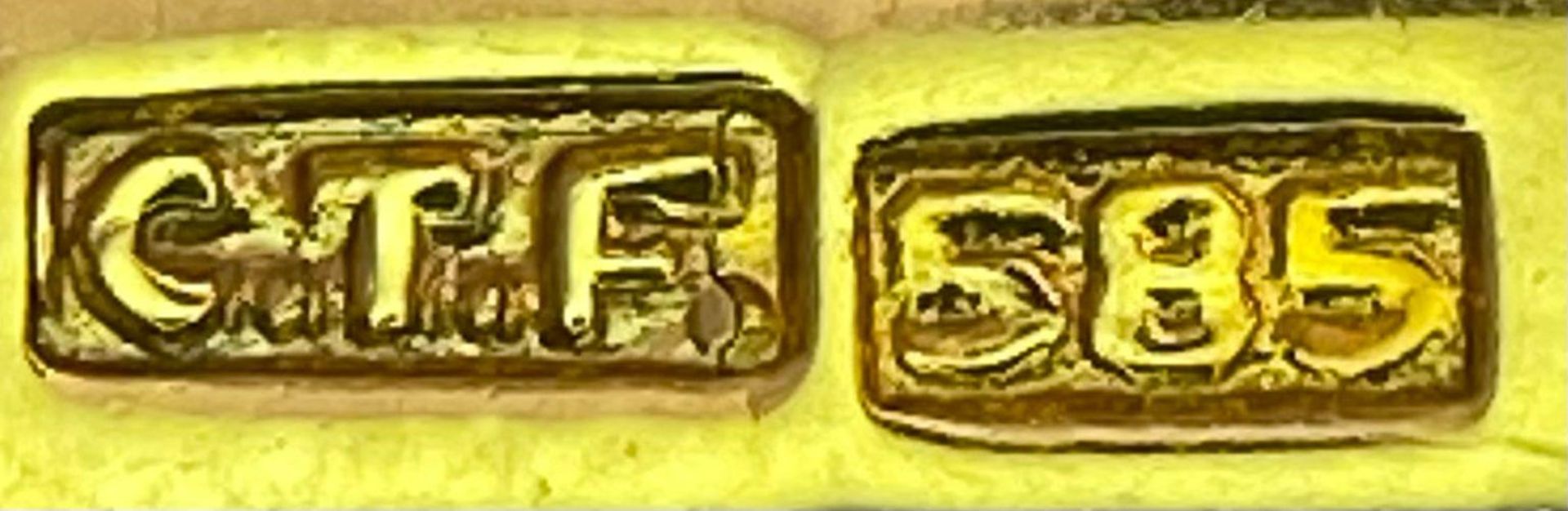 A Pair of 14K Yellow Gold and Diamond Cufflinks. Rich gold, rectangular cufflinks with a - Bild 6 aus 7