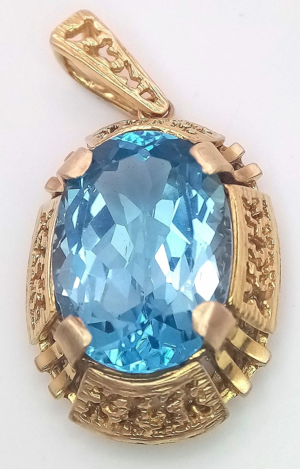 A 12ct Aquamarine and 9K Yellow Gold Pendant. 4cm. 7.75g total weight.