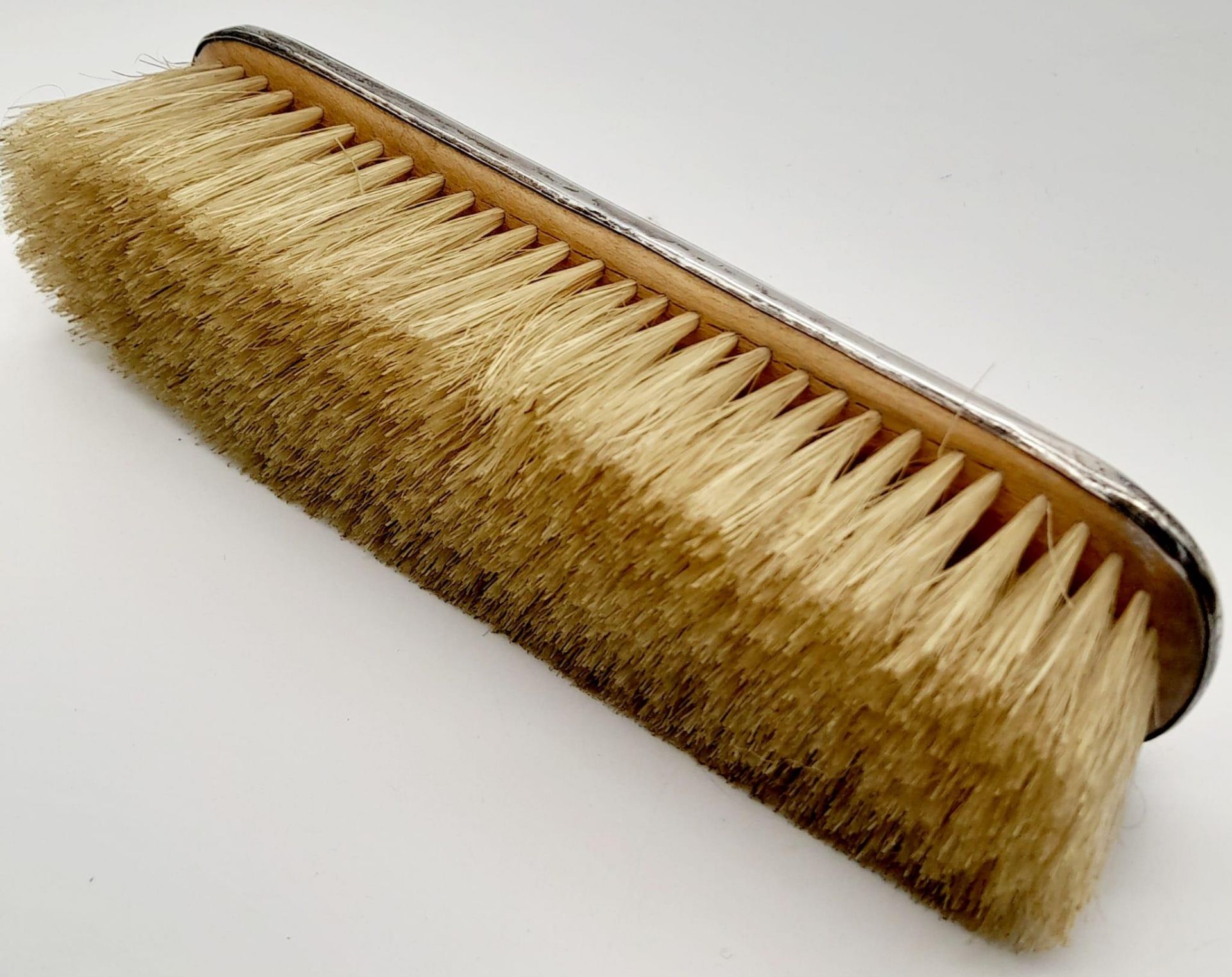 An Antique Sterling Silver Hair, Clothes Brush and Comb Set. Hallmarks for Birmingham 1919. Makers - Bild 11 aus 12