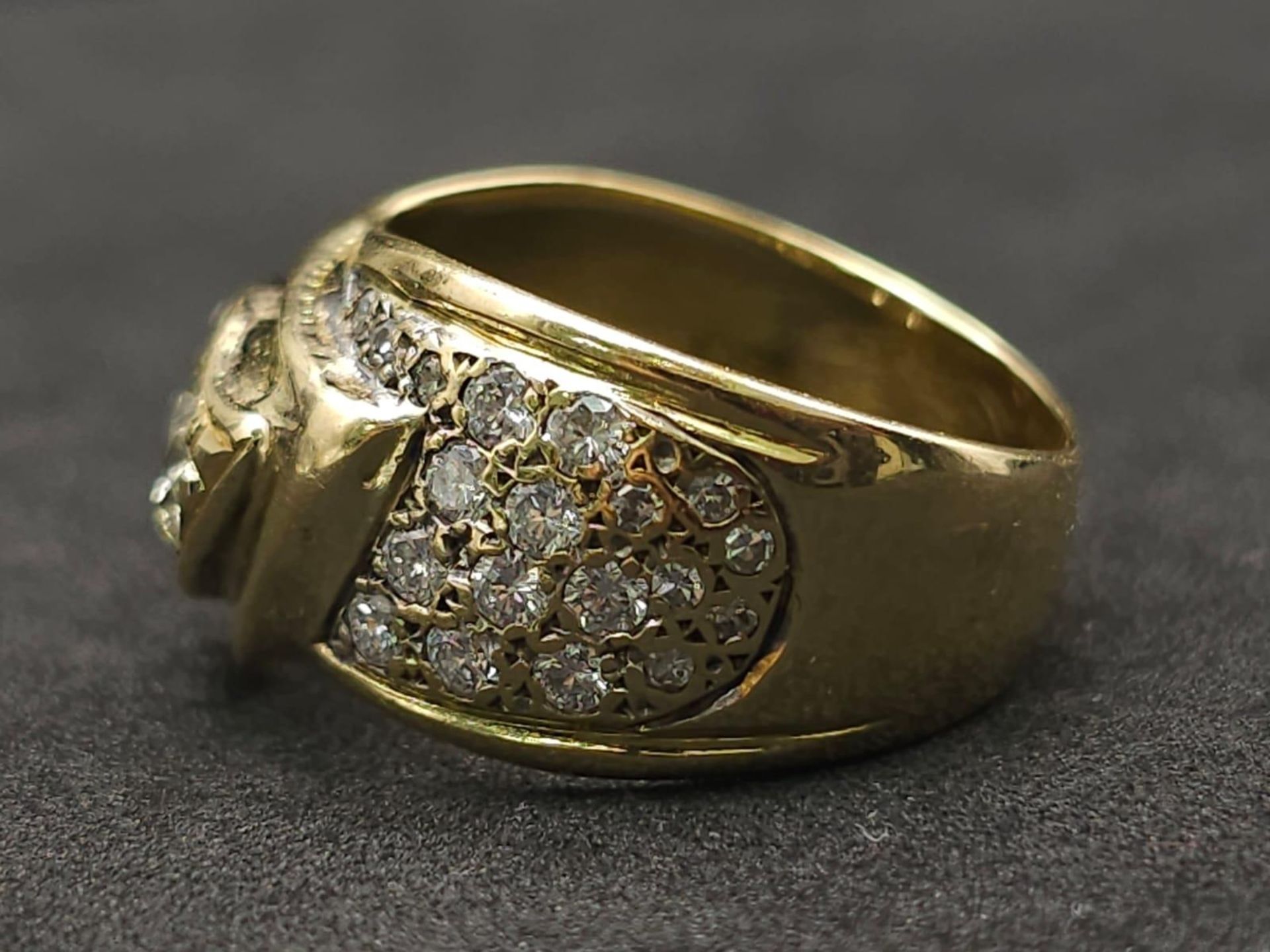 An 18kt Yellow Gold Ring with a duo of Round Cut Diamonds on one side, offset by a pavement of - Image 5 of 8