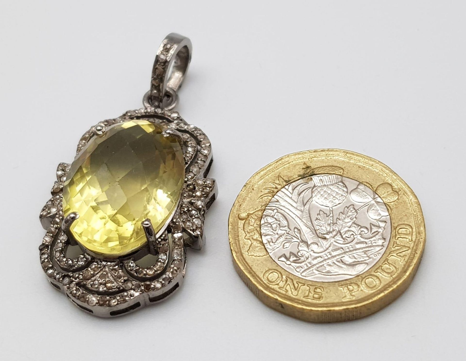 An Oval Faceted Lemon Quartz and Diamond Art Deco Style Pendant set in 925 Silver. 4cm. Weight - 7. - Bild 6 aus 6