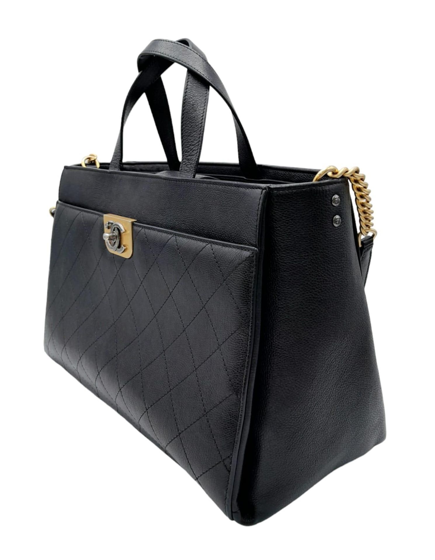 A Chanel black quilted caviar leather straight line tote bag. Silver and gold tone hardware, studded - Bild 2 aus 9