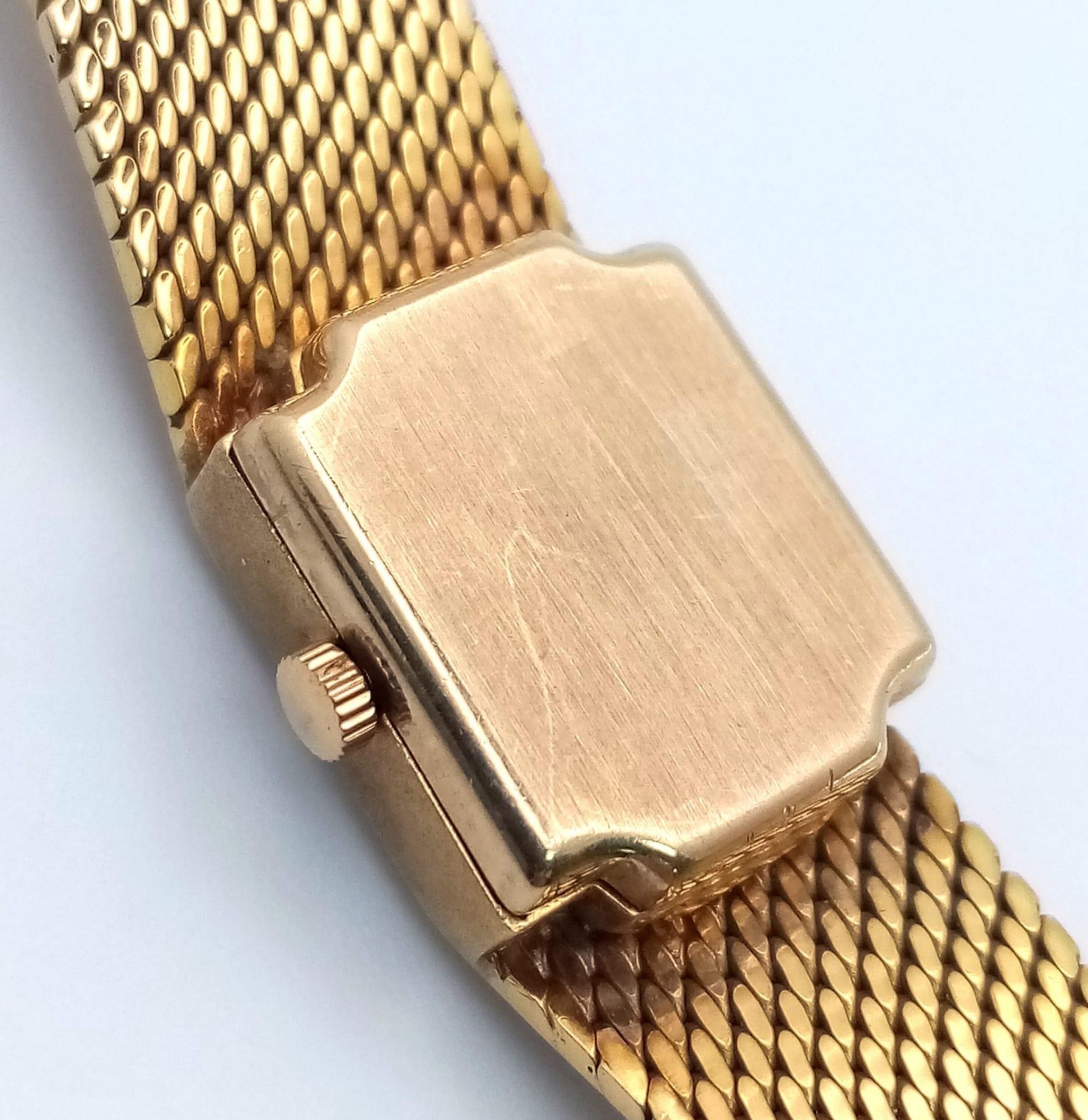 A Vogue Quartz 9K Gold Ladies Watch. 9k gold bracelet and case - 15mm width. 25.74g weight. Approx - Image 4 of 6