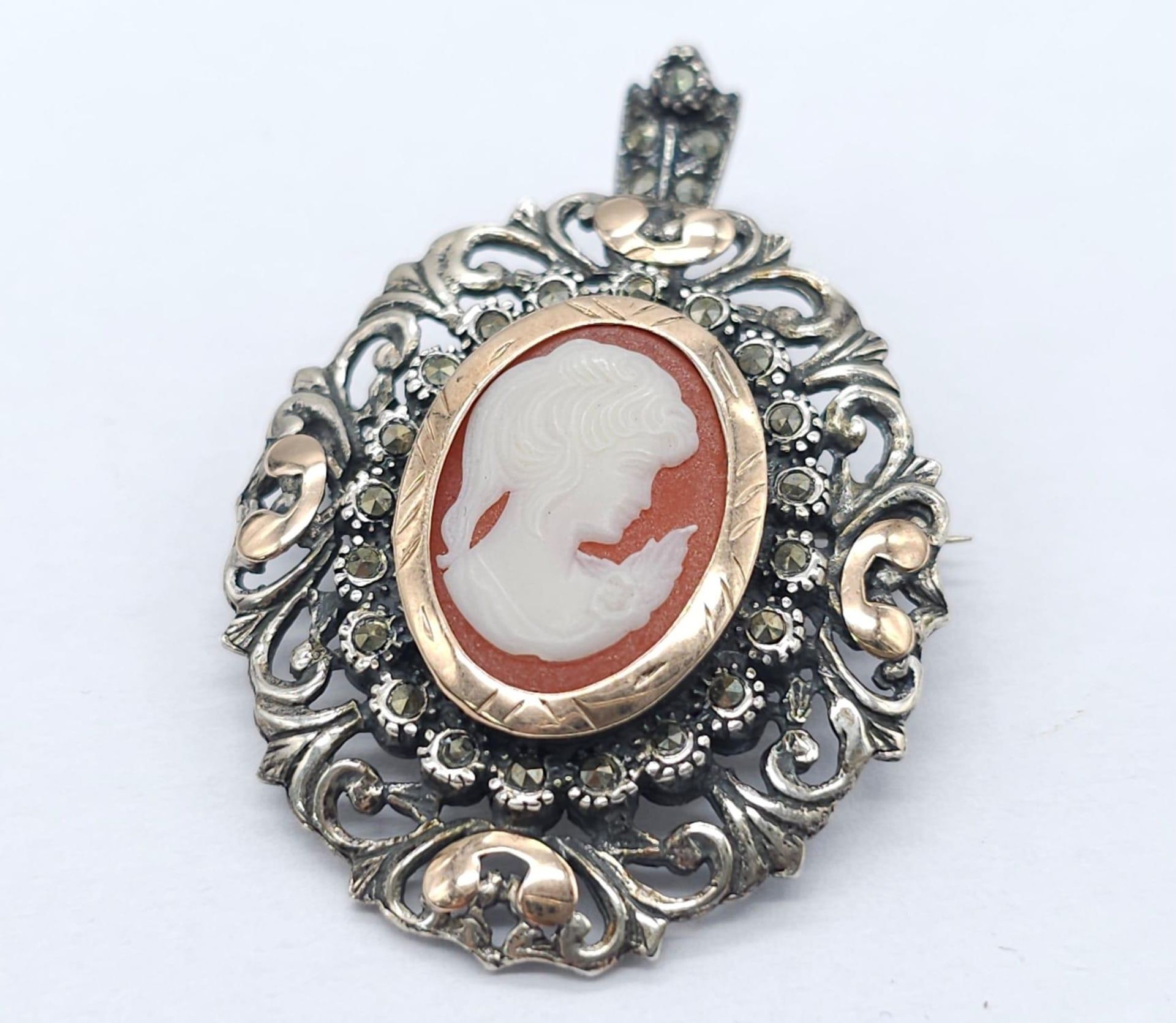 An Antique Silver and Rose Gold Decorative Cameo Brooch. Central small cameo with a rose gold halo - Bild 2 aus 8