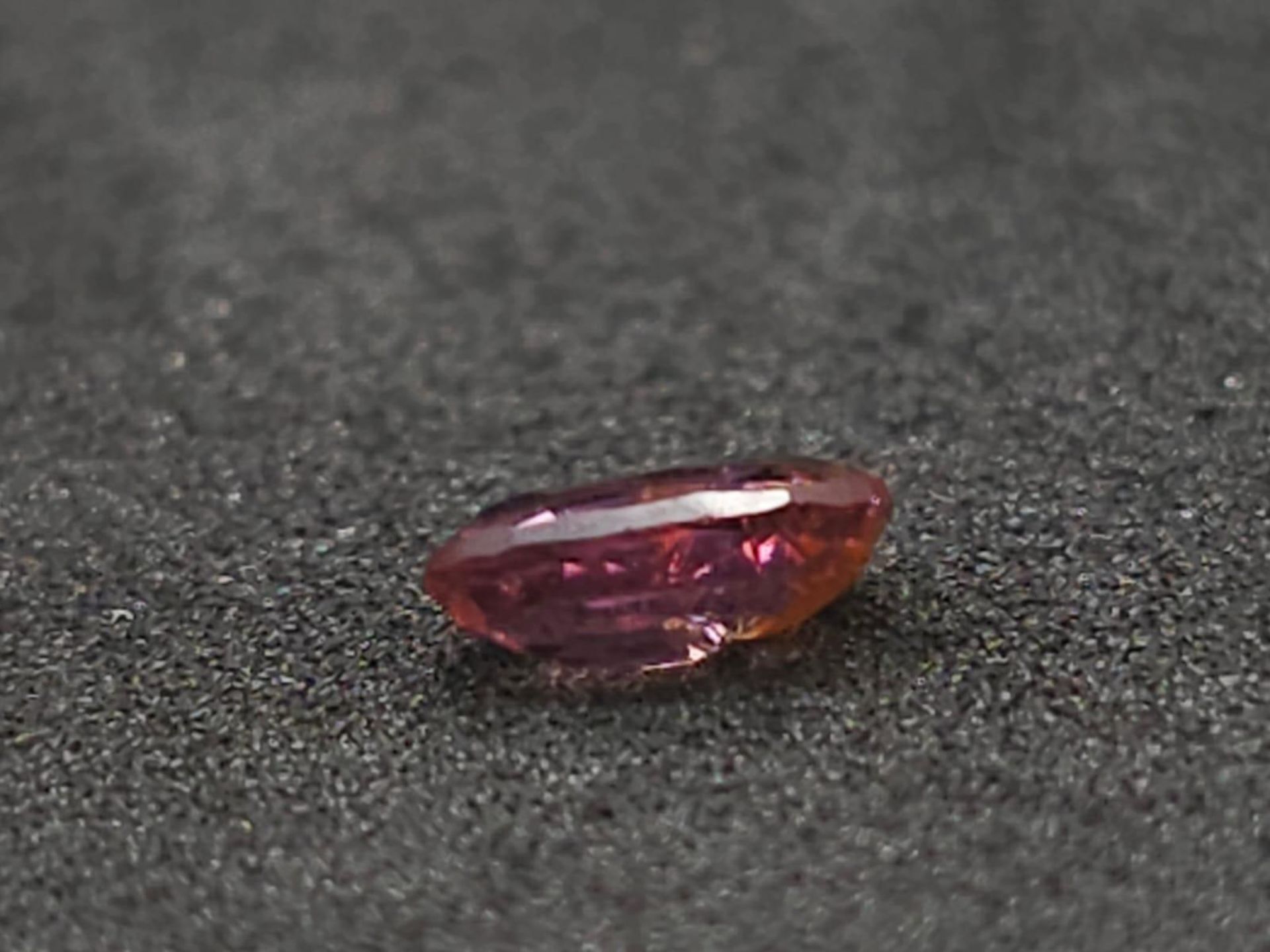 A 0.41ct Burmese Natural Pink Spinel Untreated Gemstone. CIGTL Certified. - Bild 3 aus 5