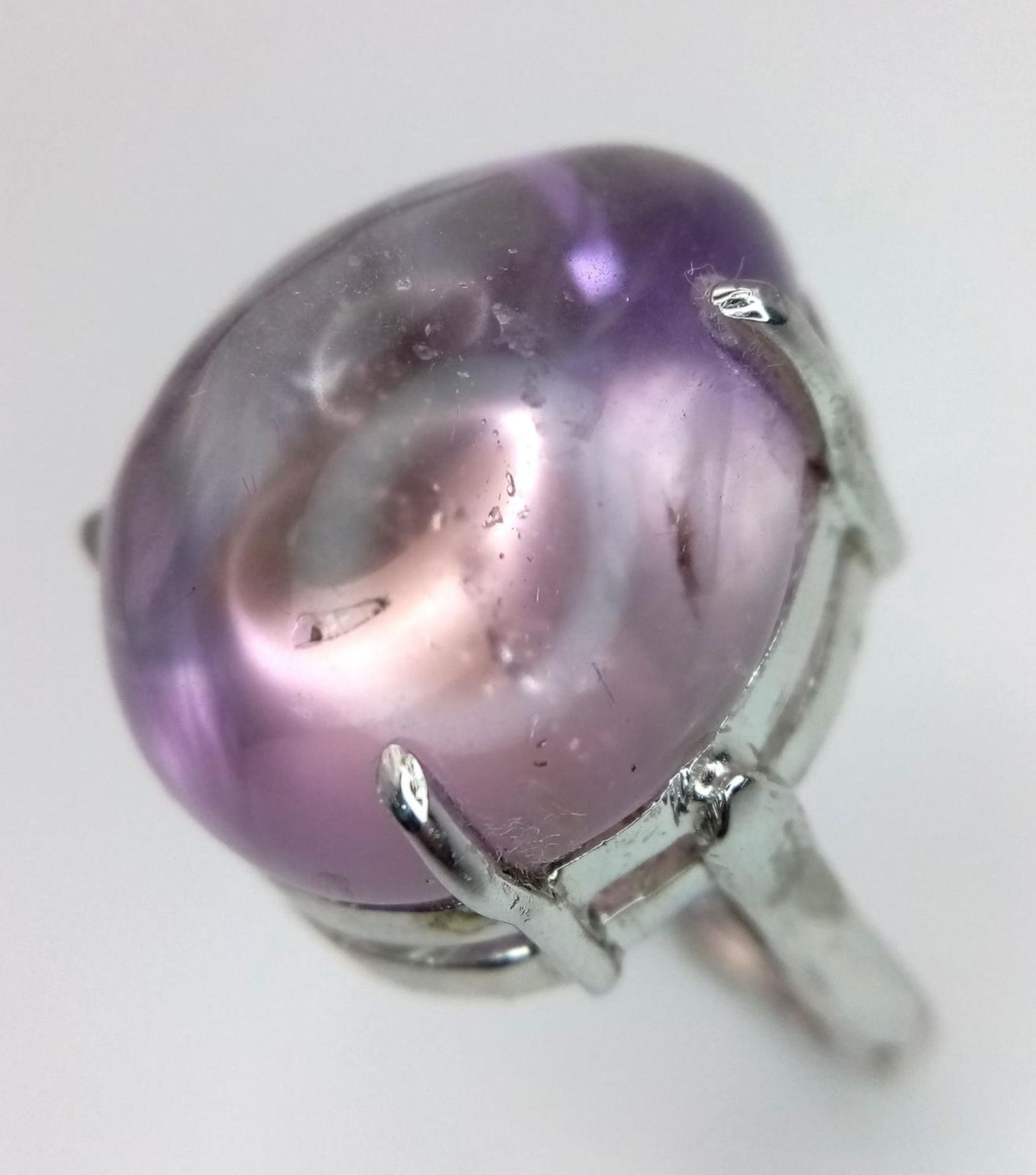 An Amethyst Cabochon 925 Silver Ring. 45ct. W-16g. Size P/Q. Comes with a presentation case. Ref: - Bild 2 aus 6