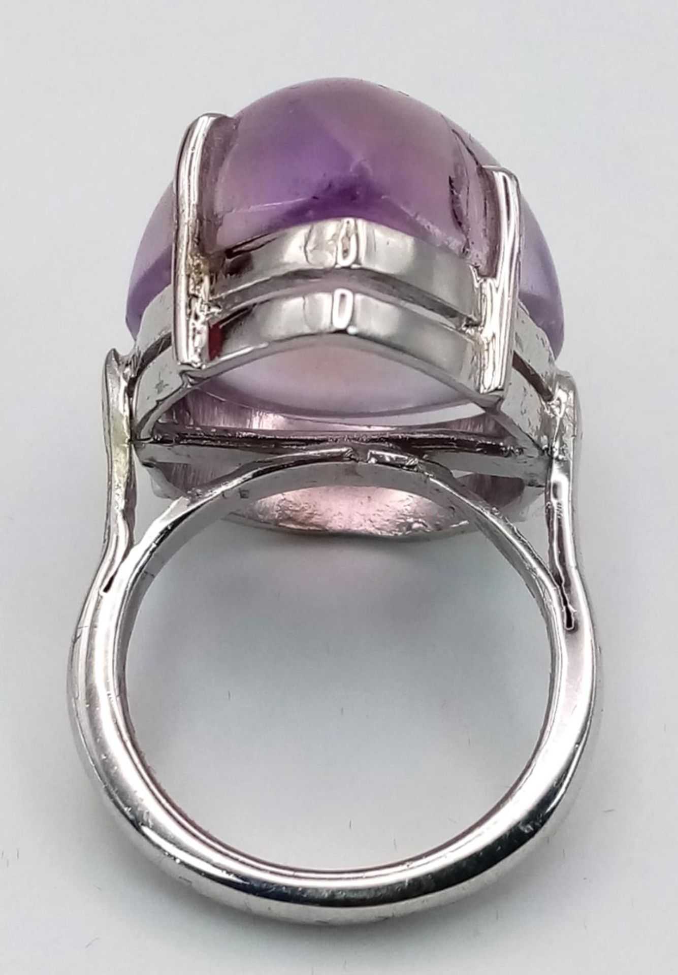 An Amethyst Cabochon 925 Silver Ring. 45ct. W-16g. Size P/Q. Comes with a presentation case. Ref: - Bild 4 aus 6