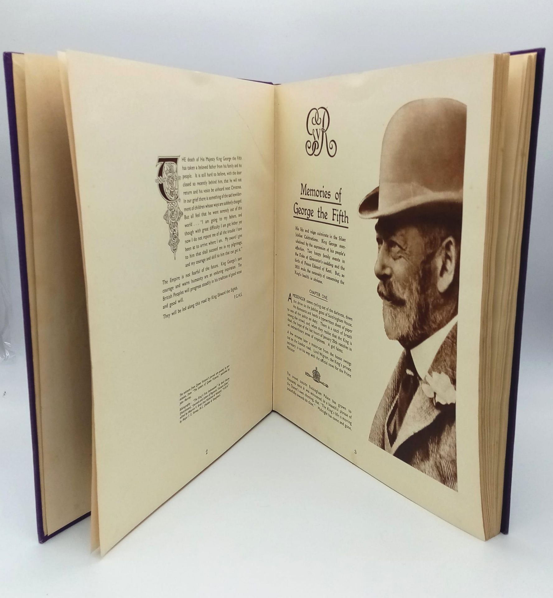 A Vintage Royal Souvenir Hardback Book. Memories of George V and Edward VIII. Excellent condition in - Bild 4 aus 7