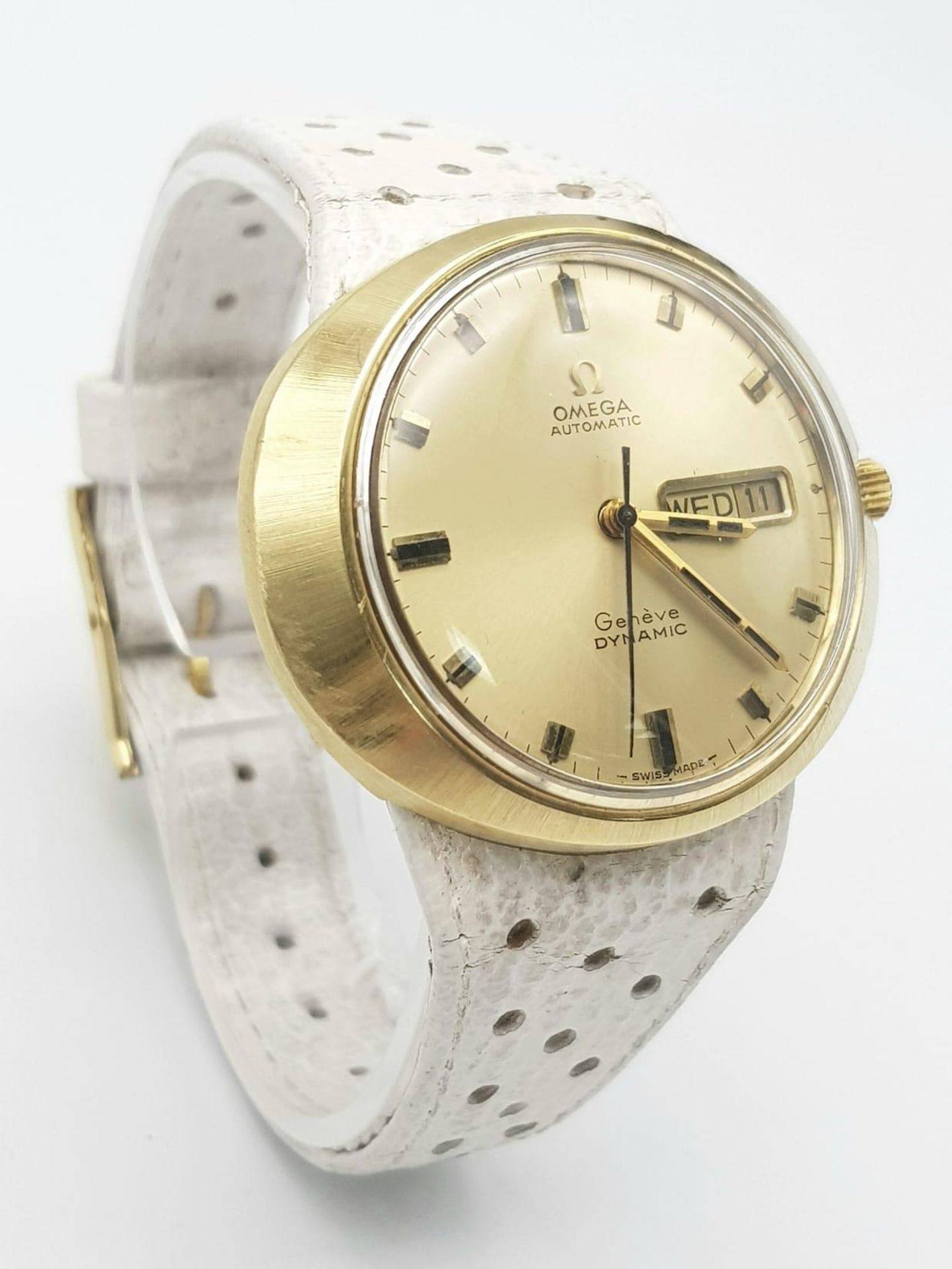 A VINTAGE OMEGA "DYNAMIC" AUTOMATIC WITH GOLDTONE DIAL AND DATE BOX ... A FUTURISTIC DESIGN FROM - Image 2 of 5