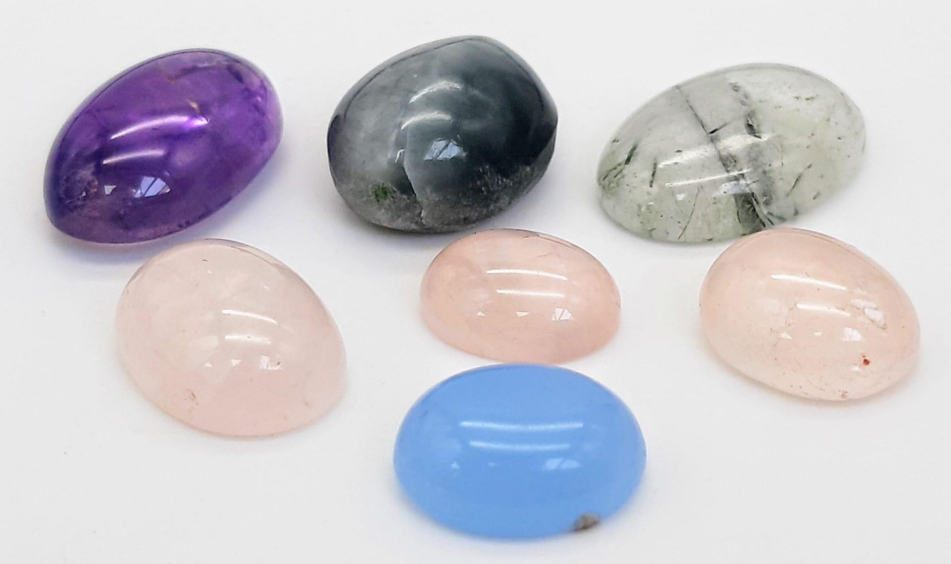 A 45.40ctw Mixed lot of 7 Oval Cut Cabochon Gemstones - Rose Quartz, Amethyst, Rutile Quartz, etc. - Bild 2 aus 3