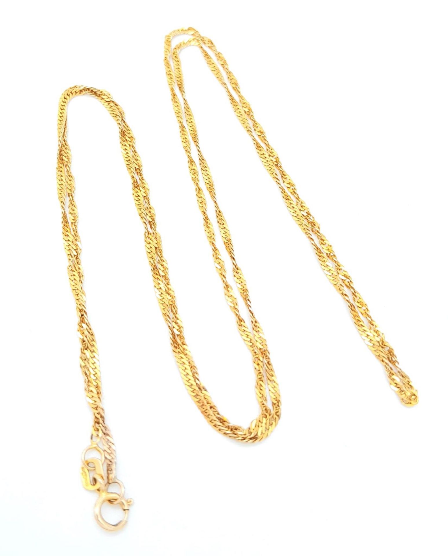 An Italian 9K Yellow Gold Twisted Flat Curb Necklace. 60cm length. 2.31g weight. - Bild 3 aus 5