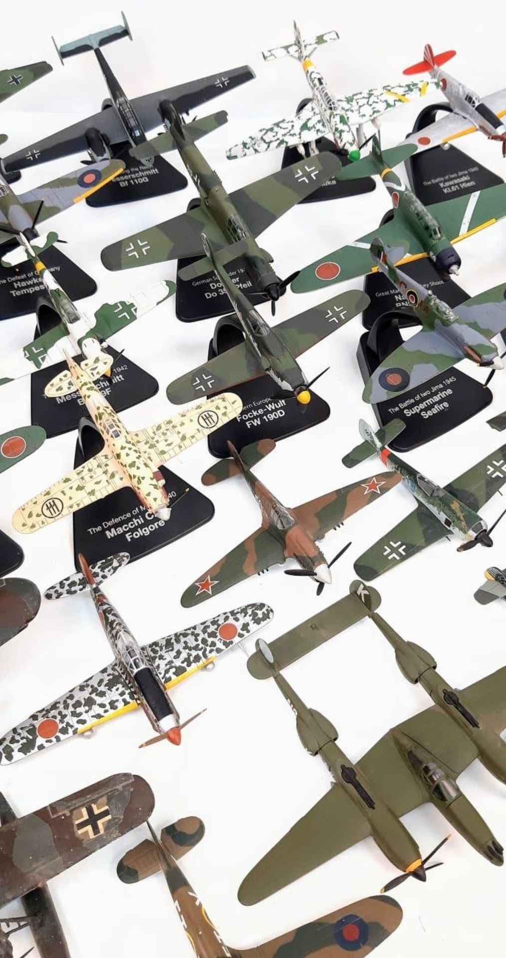 A Collection of Battle of Britain Model Fighter Planes. Over thirty die-cast metal planes with - Bild 3 aus 8