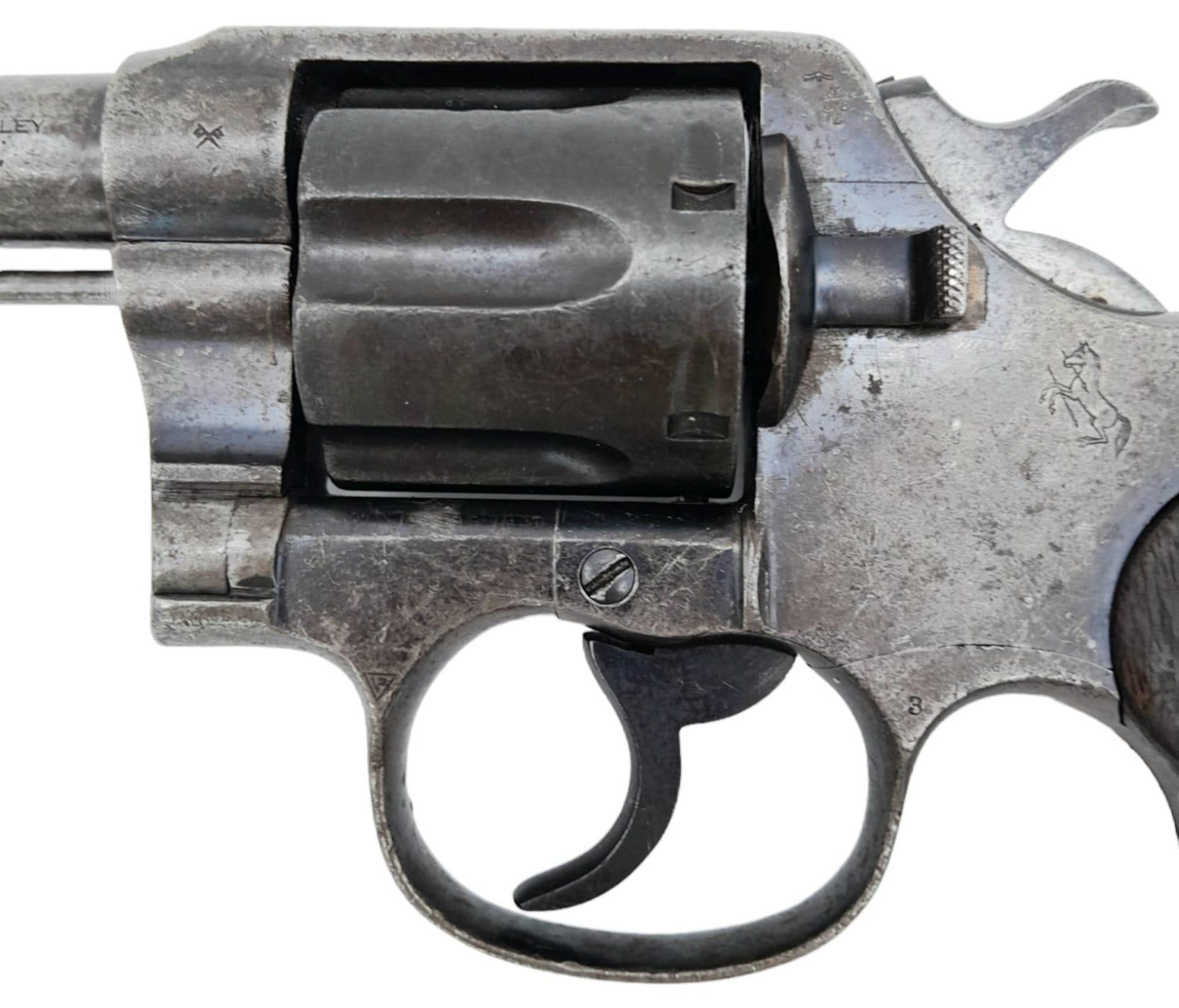 A Vintage Colt Service Revolver - 455 ELEY. This USA made pistol has a 5.5 inch barrel and battle- - Bild 5 aus 11