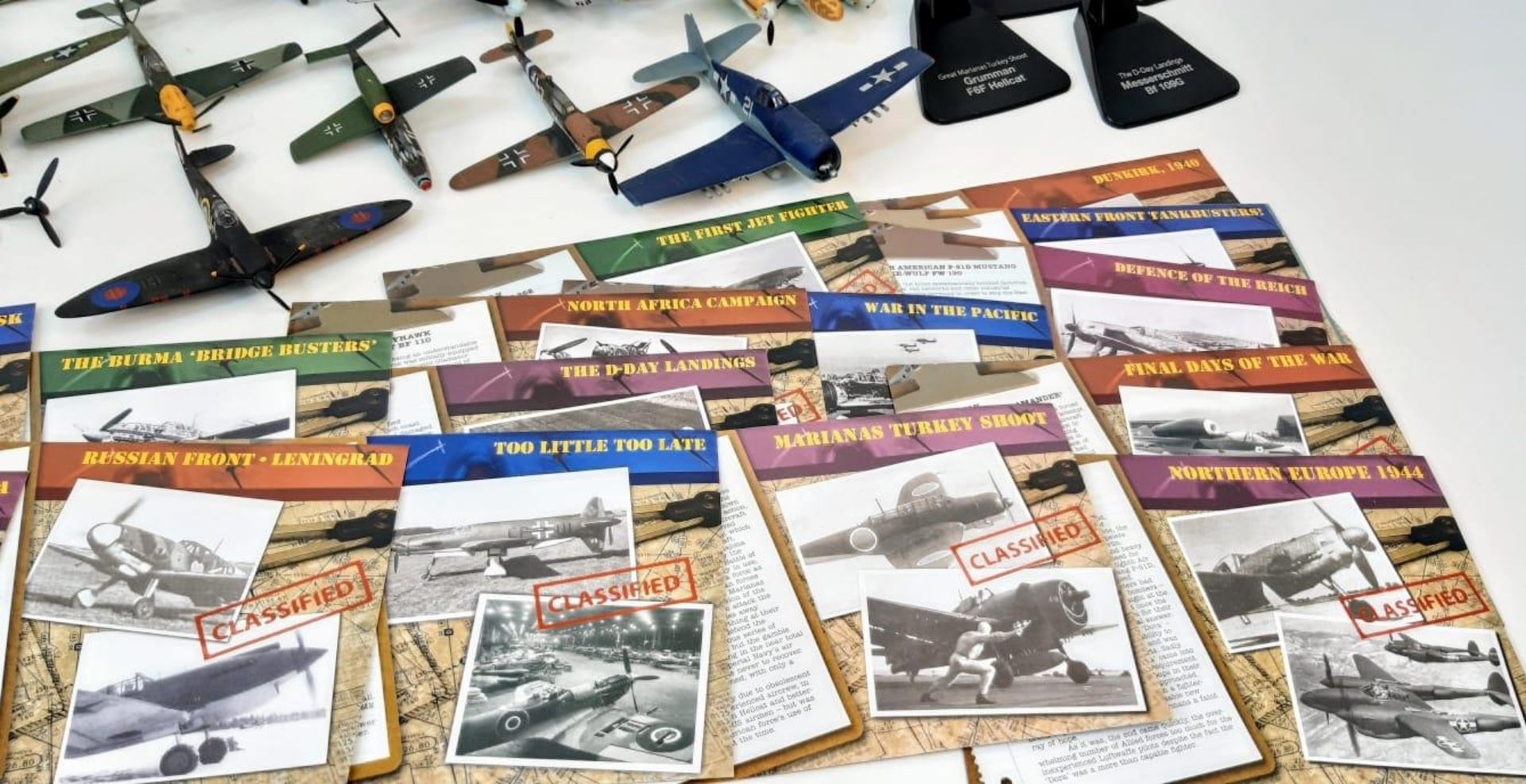 A Collection of Battle of Britain Model Fighter Planes. Over thirty die-cast metal planes with - Bild 6 aus 8