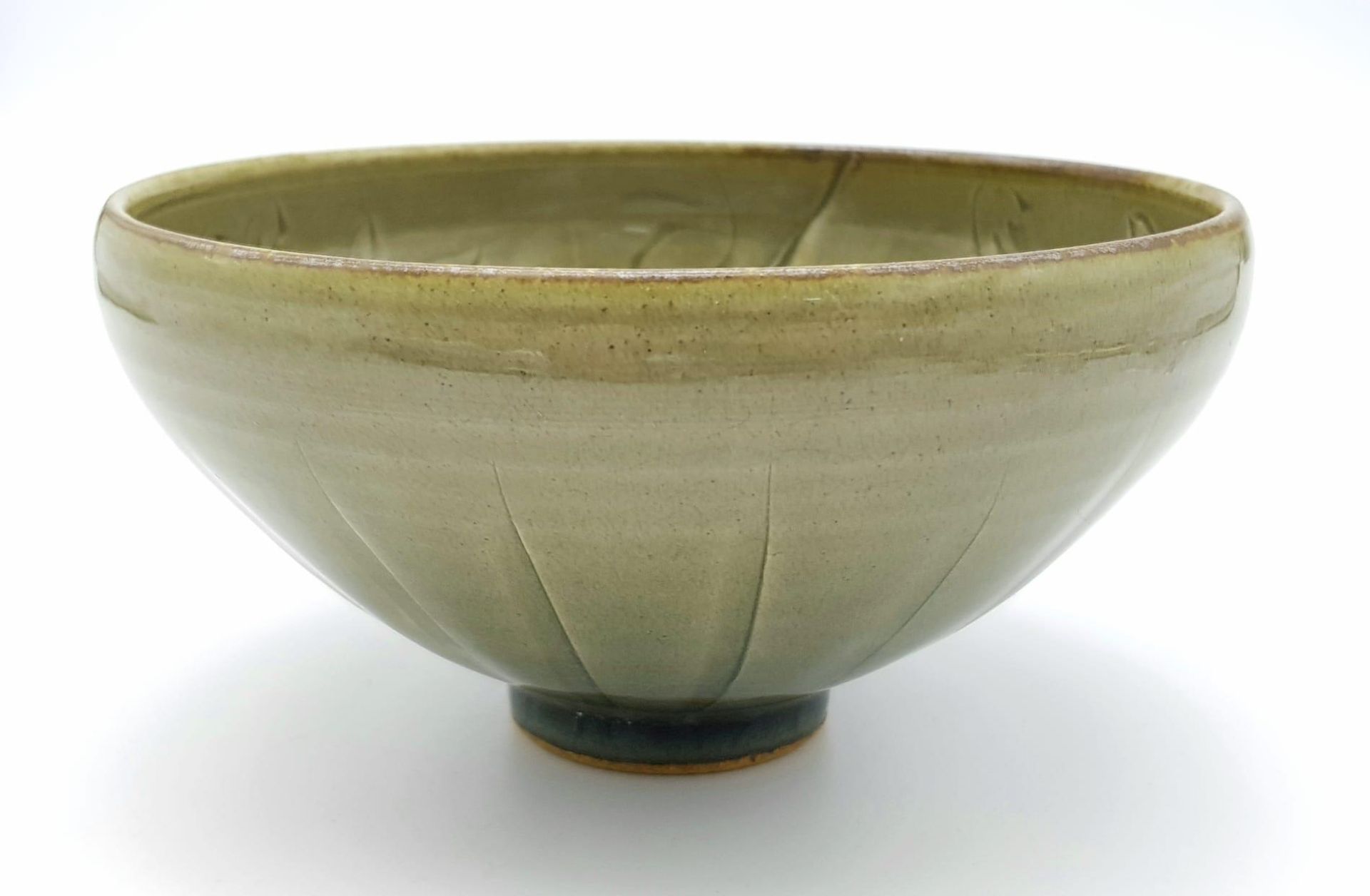 An Antique Chinese Celadon Peony Porcelain Bowl. Wonderful floral pattern with green foliage - Image 2 of 5