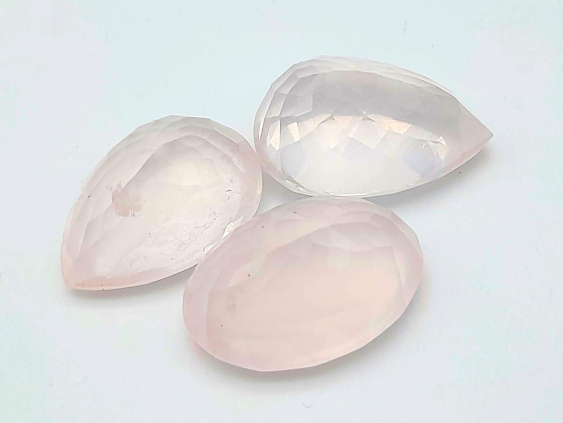 A 61ct Rose Quartz Gemstones Lot of 3 Pieces. Mixed Shapes. - Bild 2 aus 2