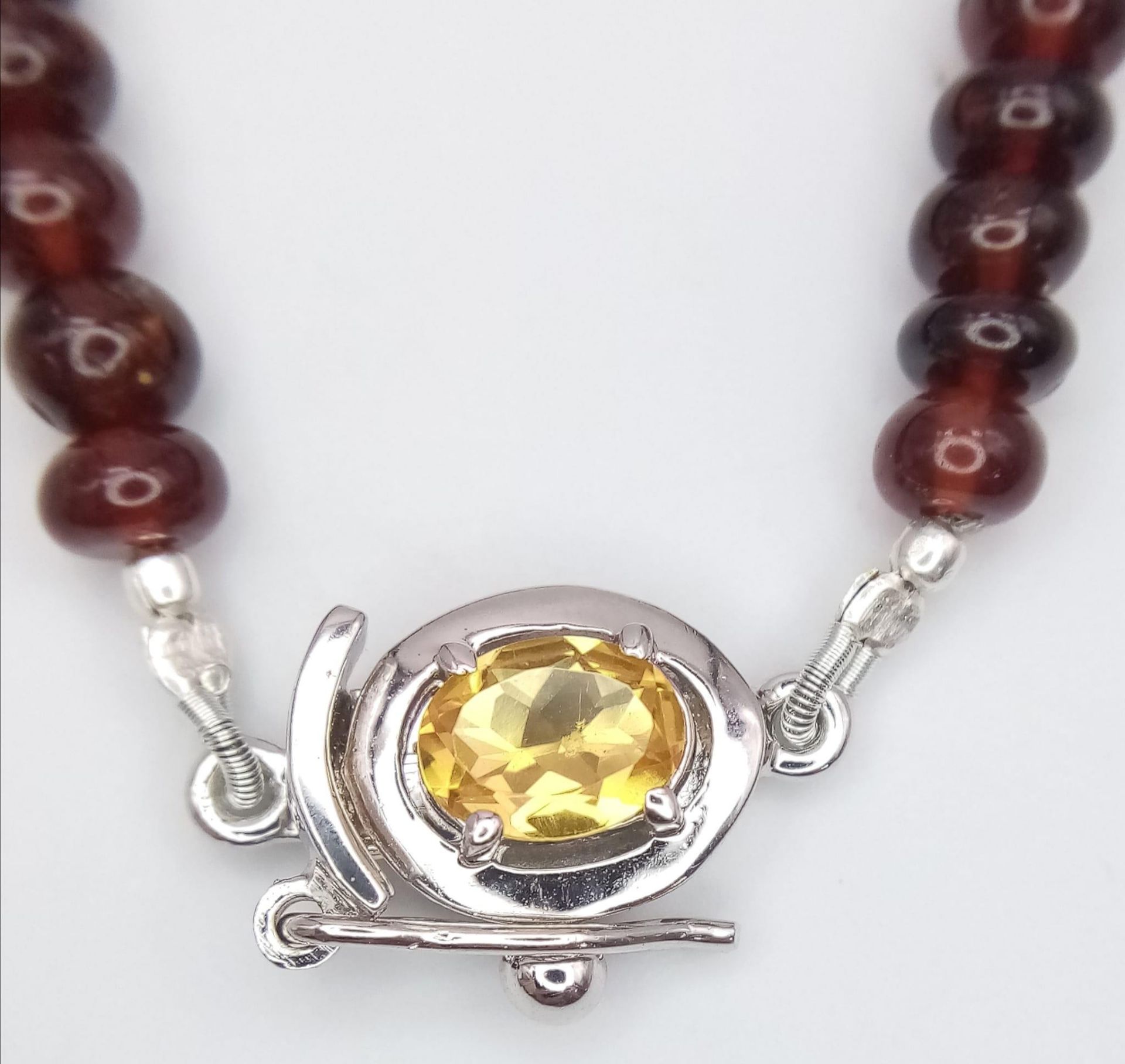 A 250ctw Garnet Rondelle Gemstone Necklace with Citrine Clasp set in 925 Silver. 42cm length. 49. - Image 2 of 8