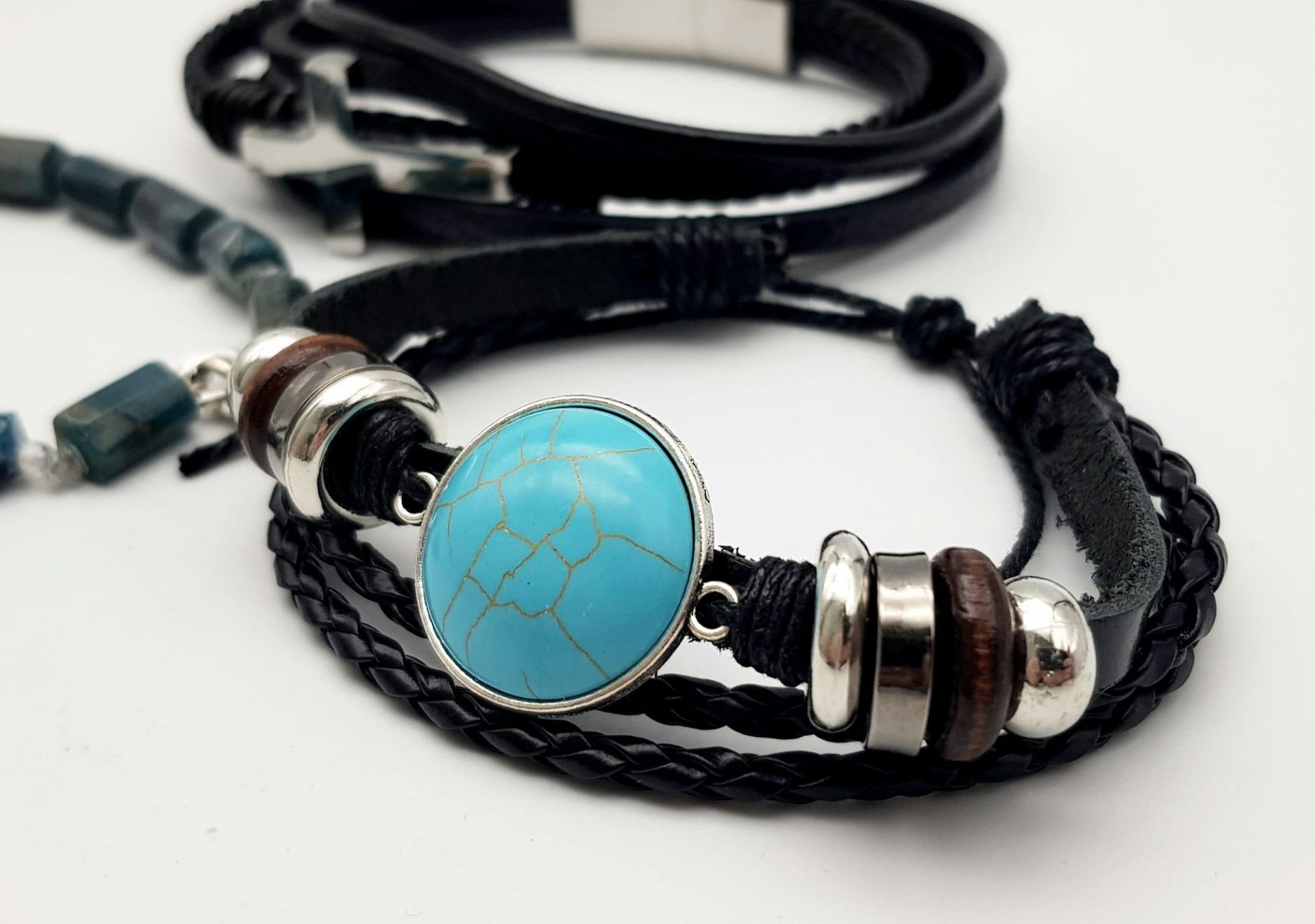 Three Different Styled Bracelets - Two leather and One Agate. - Bild 3 aus 4