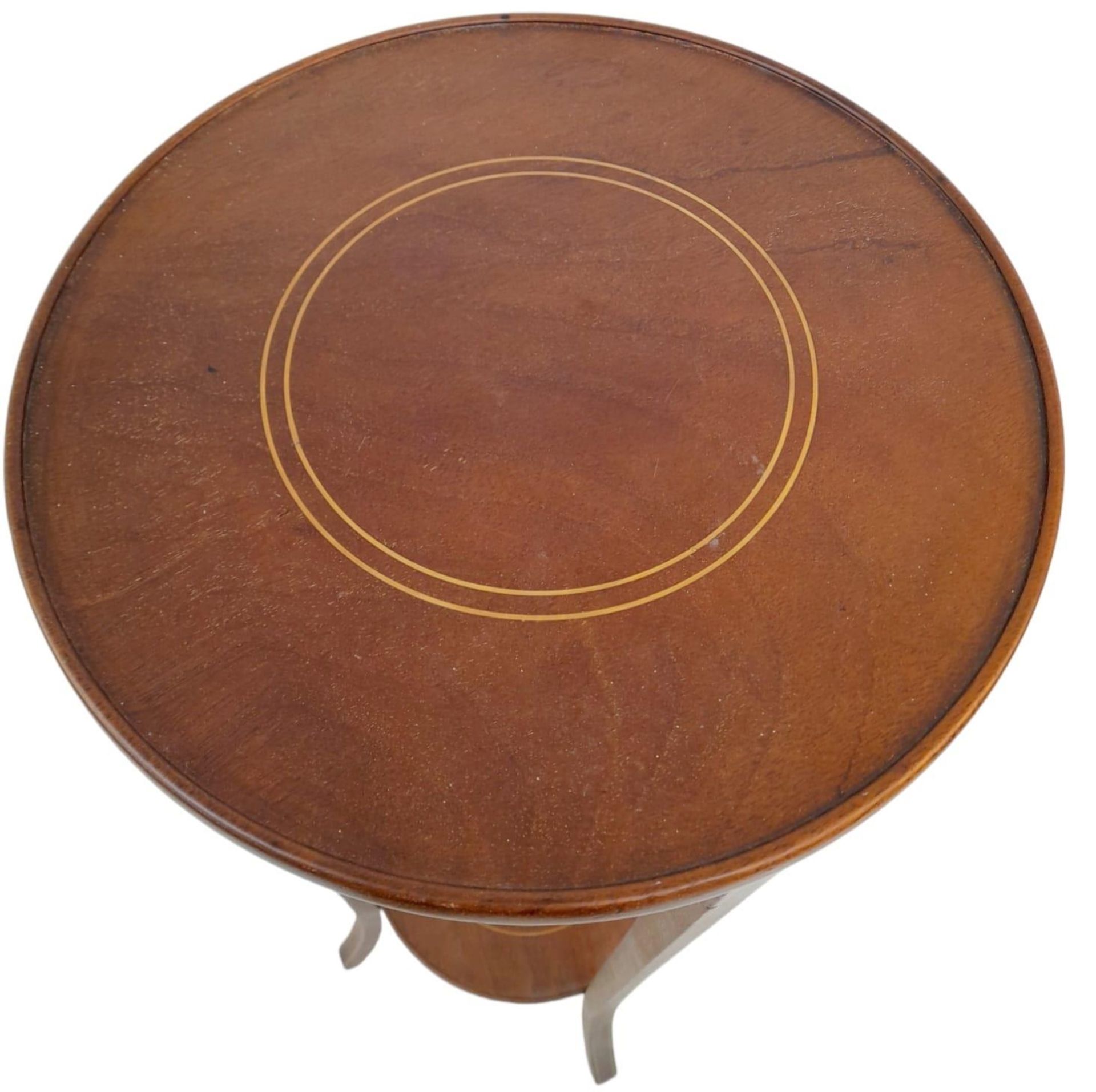 An Antique Edwardian Mahogany Plant Stand. 98cm tall. 32cm diameter at top. Winning bidder picks - Image 5 of 5