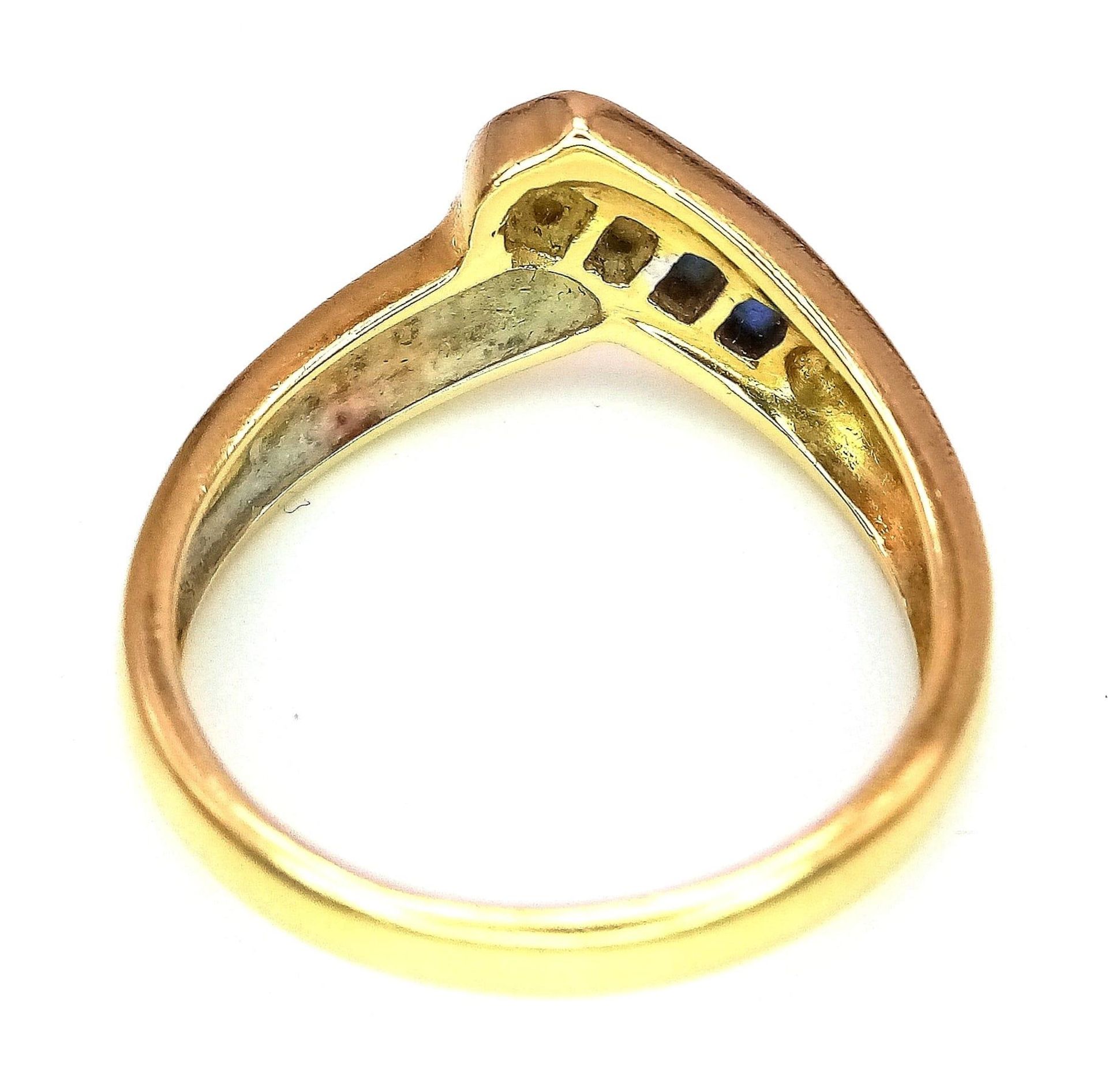A Stylish 18K Yellow Gold Diamond and Sapphire Crossover Ring. Size L. 3.6g total weight. - Bild 6 aus 7
