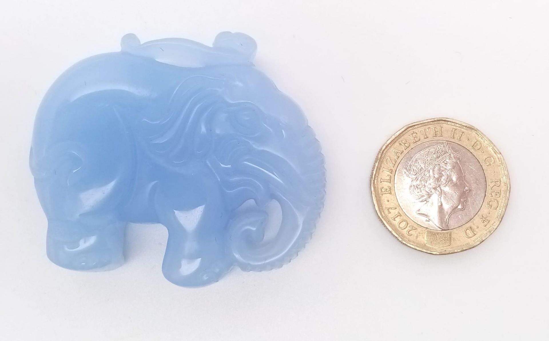 A Chinese Lavender Jade Elephant Pendant. 5cm x 4cm. - Bild 4 aus 4