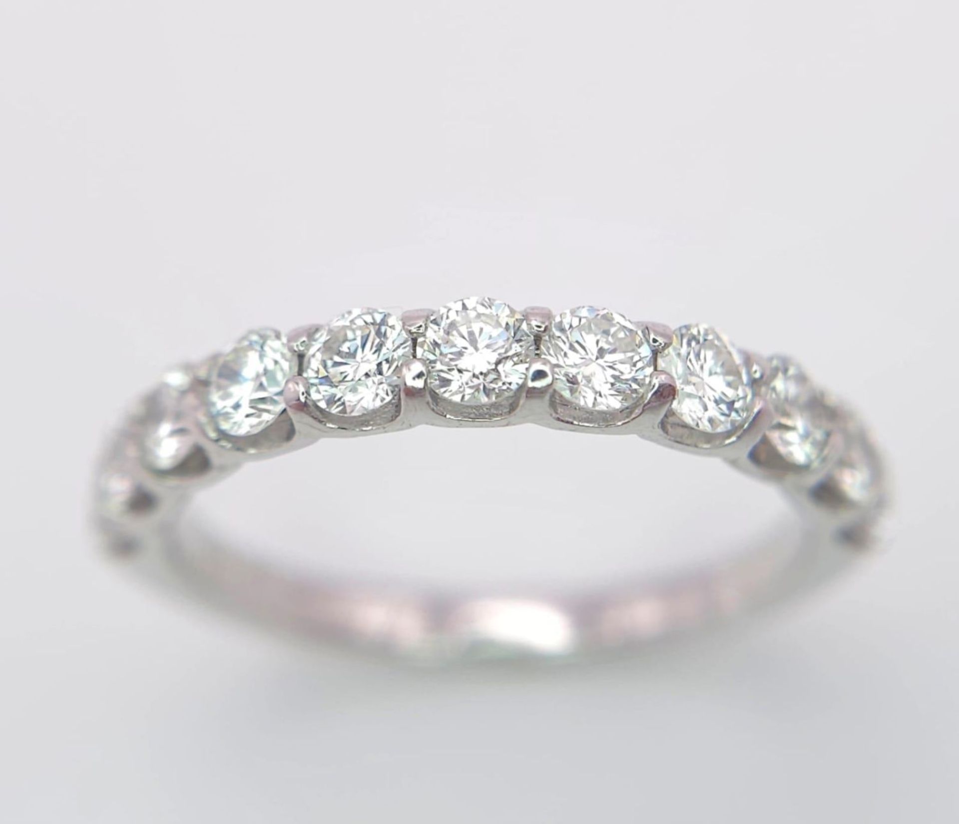 An 18 K white gold half eternity ring with good quality brilliant cut diamonds. Size: O, weight: 2.9 - Image 5 of 10