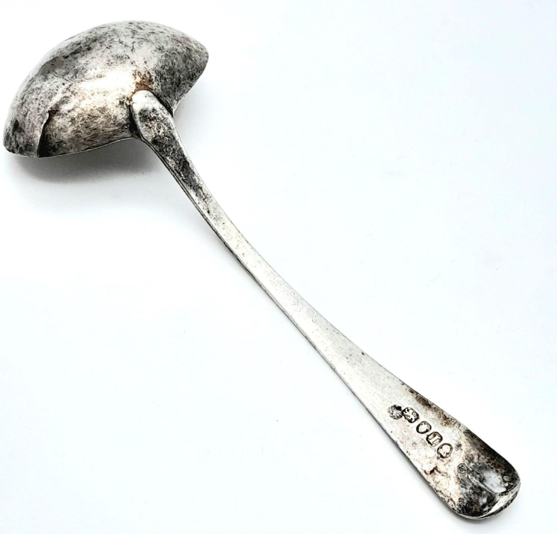 An antique Georgian sterling silver ladle with full London hallmarks, 1804. Total weight 43G. - Bild 7 aus 12