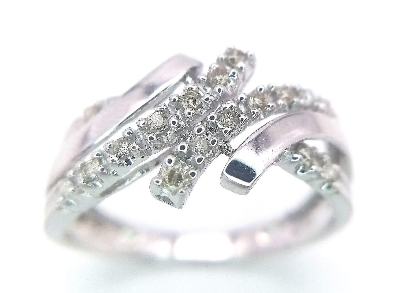 A FANCY 9K WHITE GOLD DIAMOND CROSSOVER RING, APPROX 0.15CT DIAMONDS, WEIGHT 2.6G SIZE Q - Image 3 of 12